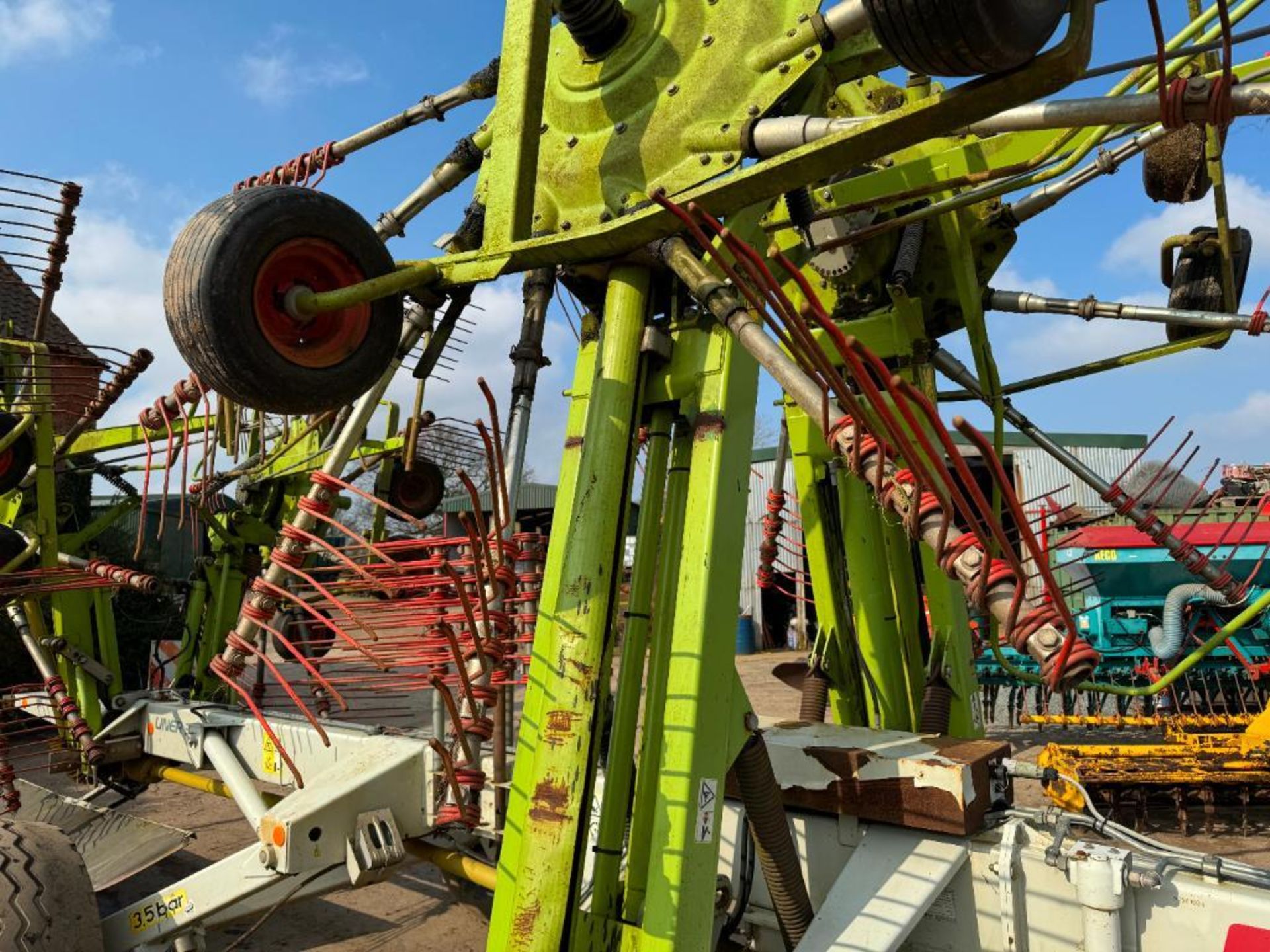 2003 Claas Liner 3000 4 rotor trailed rake, hydraulic folding on 550/55R20 wheels and tyres. Serial - Image 15 of 20