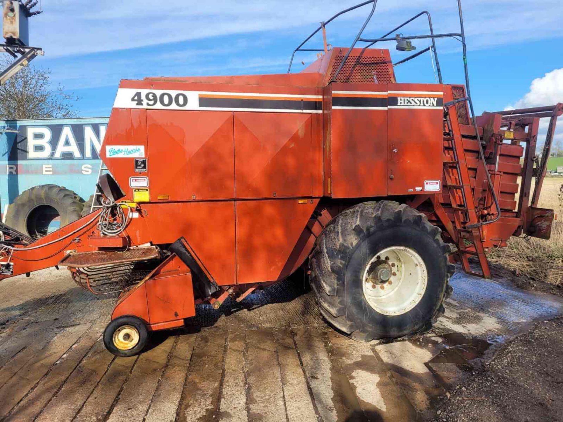 Hesston AGCO 4900 single axle square baler on 28L-26 wheels and tyres, spares or repairs NB: Comes w - Bild 5 aus 6