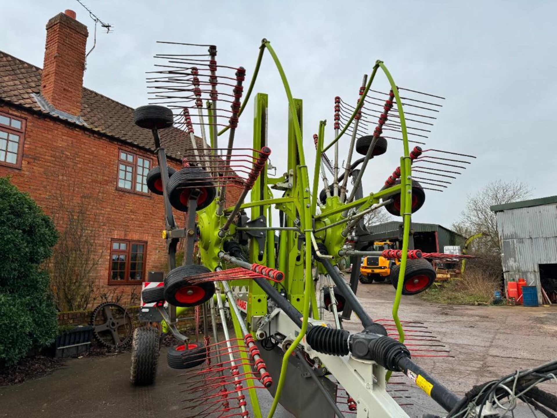 2019 Claas Liner 2900 twin rotor hydraulic folding rake on 15.0/55-17 wheels and tyres. Serial No: W - Image 11 of 14