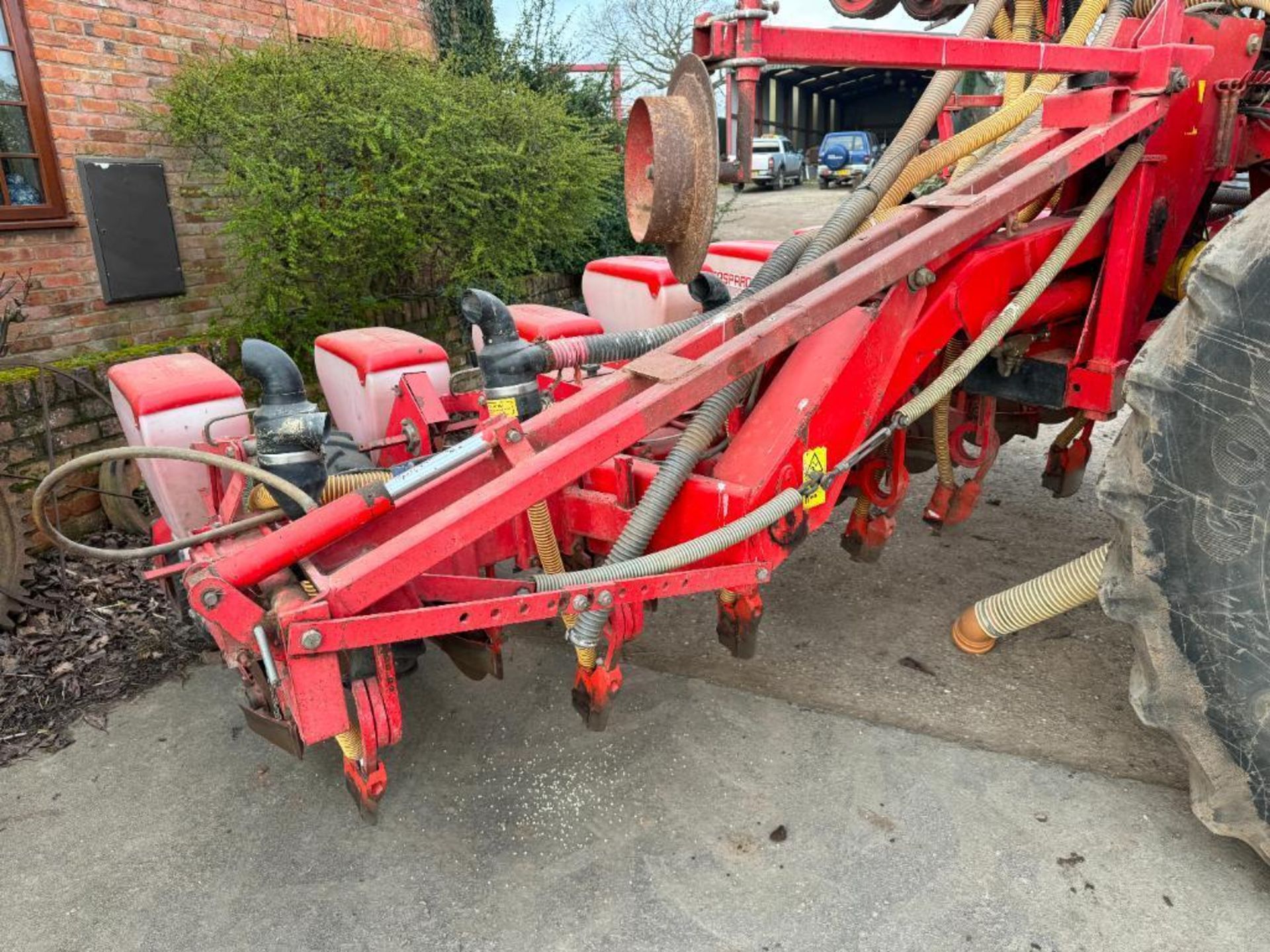 Gaspardo IS 12 row 6m maize drill, hydraulic folding with blockage sensors NB: Comes with manual - Image 11 of 19