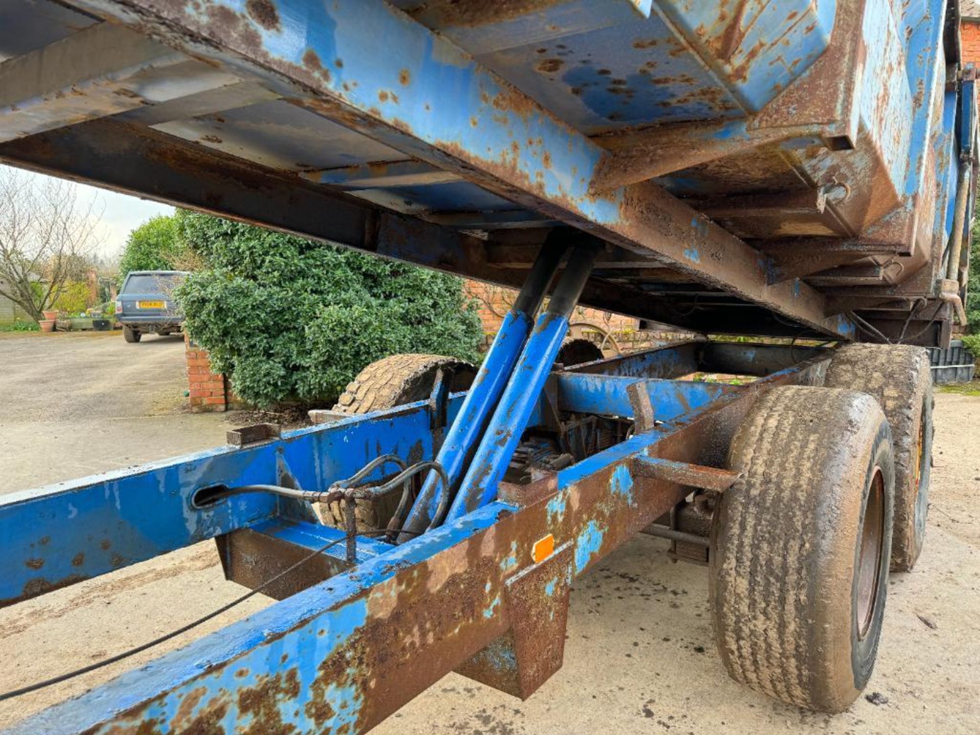 Twin axle 14t root trailer with sprung drawbar, hydraulic tailgate and grain chute on 425/65R22.5 wh - Image 17 of 17