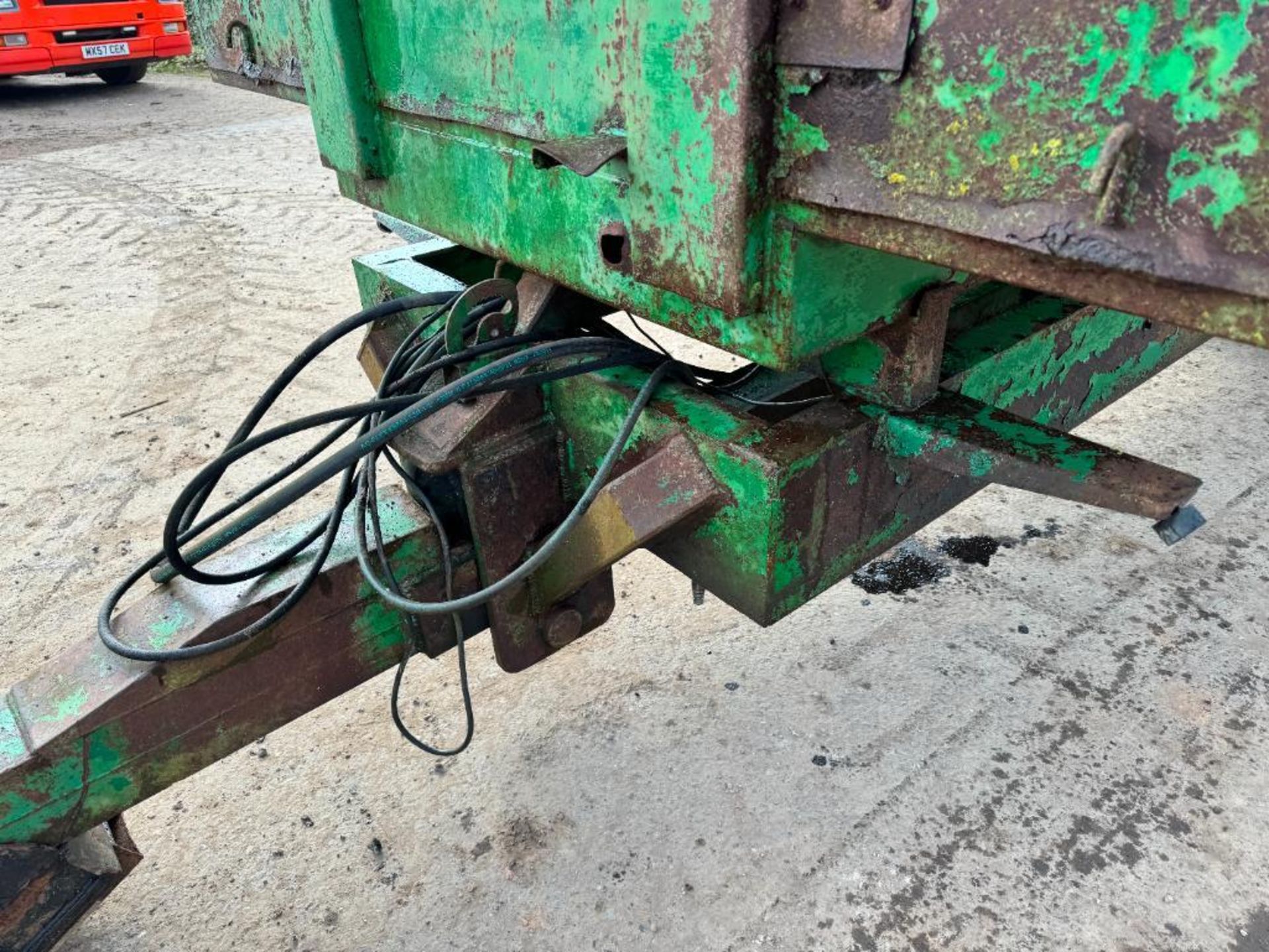 Easterby 10t twin axle root trailer with sprung drawbar, hydraulic tailgate and grain chute on 385/6 - Image 6 of 14