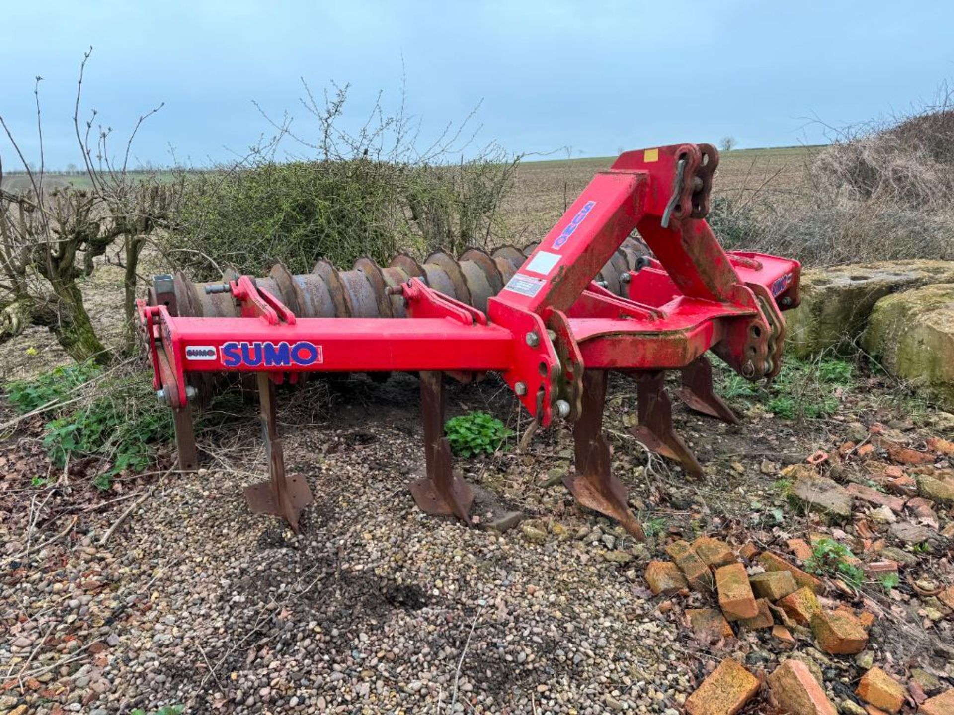 Sumo 5 leg subsoiler with rear packer, linkage mounted. Serial No: 09151 - Image 3 of 9