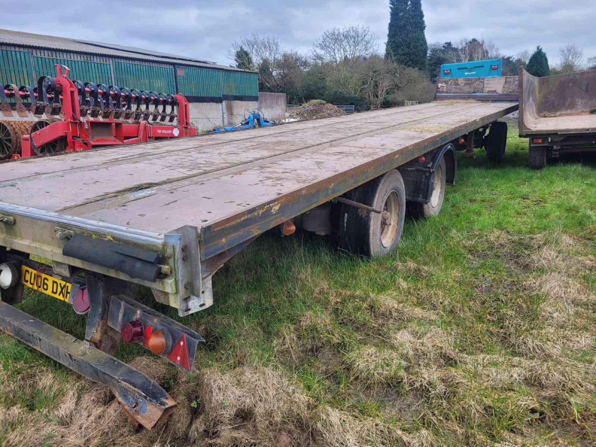 Twin axle 45ft flat bed bale trailer with air brakes on 385/65R22.5 wheels and tyres with dolly - Image 14 of 16