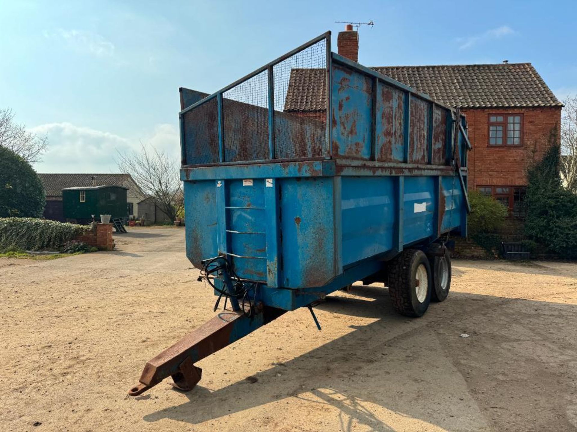 Richard Western 11t twin axle silage trailer with sprung drawbar, auto tailgate and rear drawbar on - Image 2 of 14