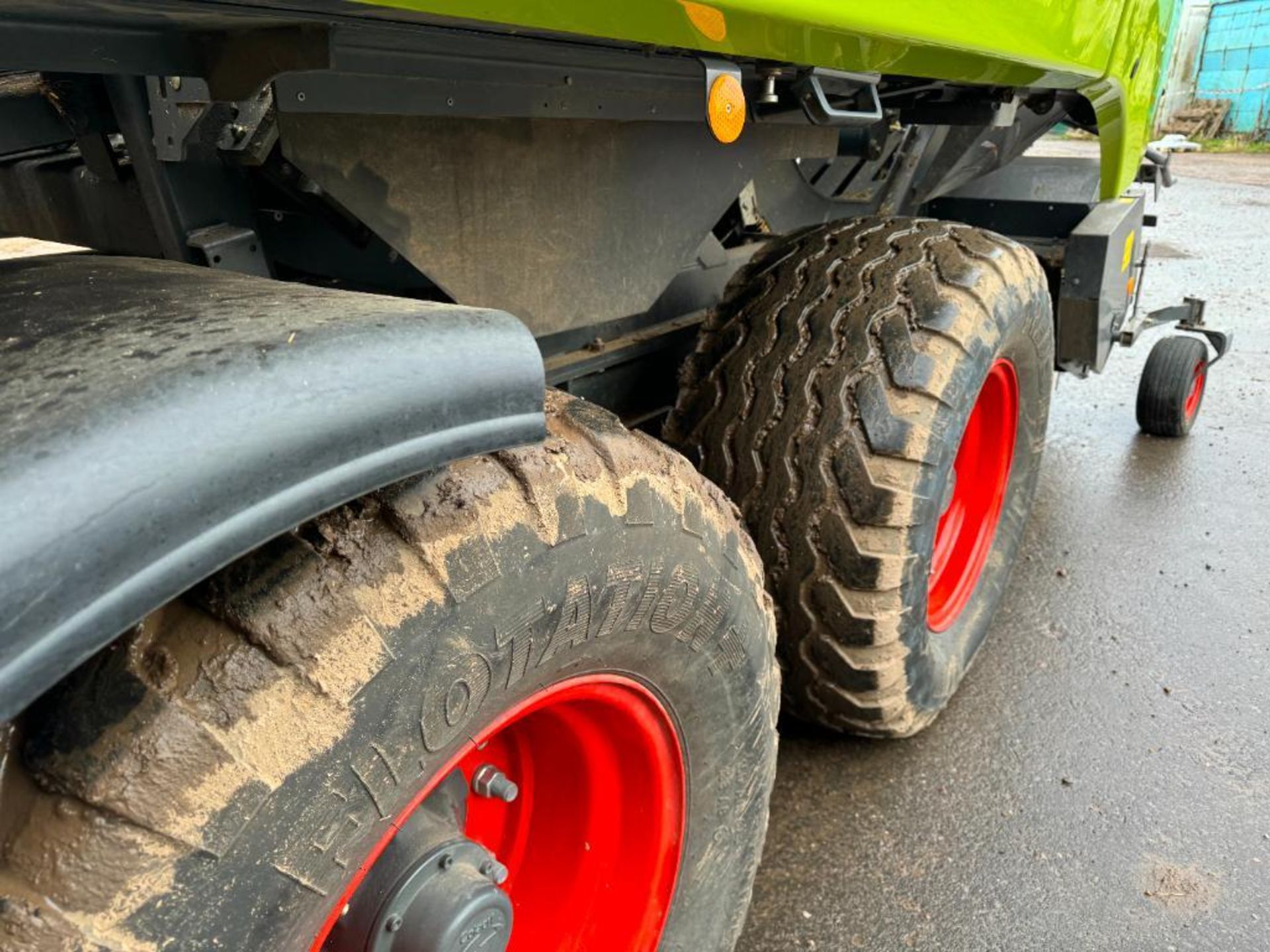 2017 Claas 5200 Quadrant 6 string twin axle baler and Claas communicator with 120x70 chamber, rotati - Image 14 of 27