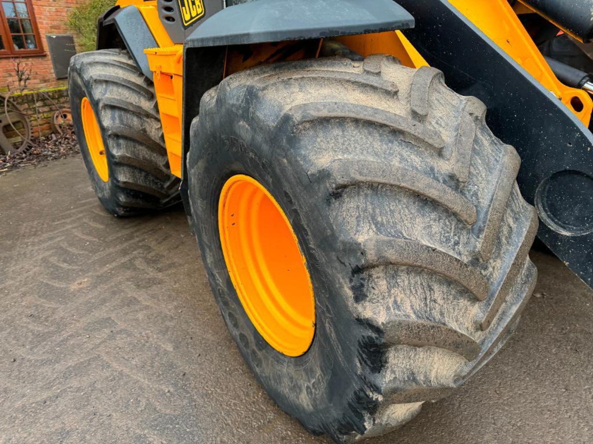 2014 JCB 418S T4i IIIB loading shovel with Volvo headstock on Goodyear 750/55R26 wheels and tyres. R - Image 15 of 20