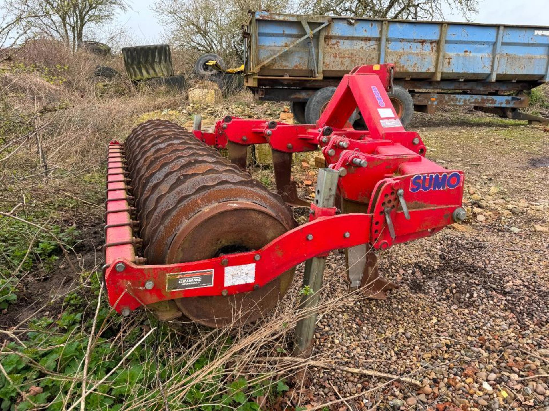 Sumo 5 leg subsoiler with rear packer, linkage mounted. Serial No: 09151 - Image 4 of 9