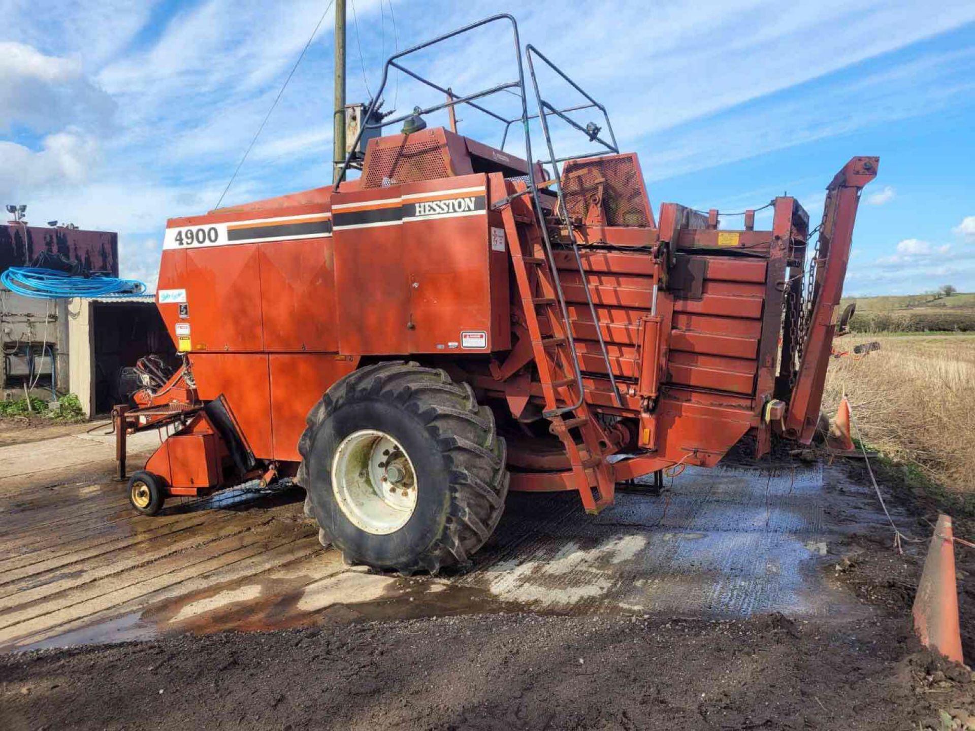 Hesston AGCO 4900 single axle square baler on 28L-26 wheels and tyres, spares or repairs NB: Comes w - Bild 4 aus 6