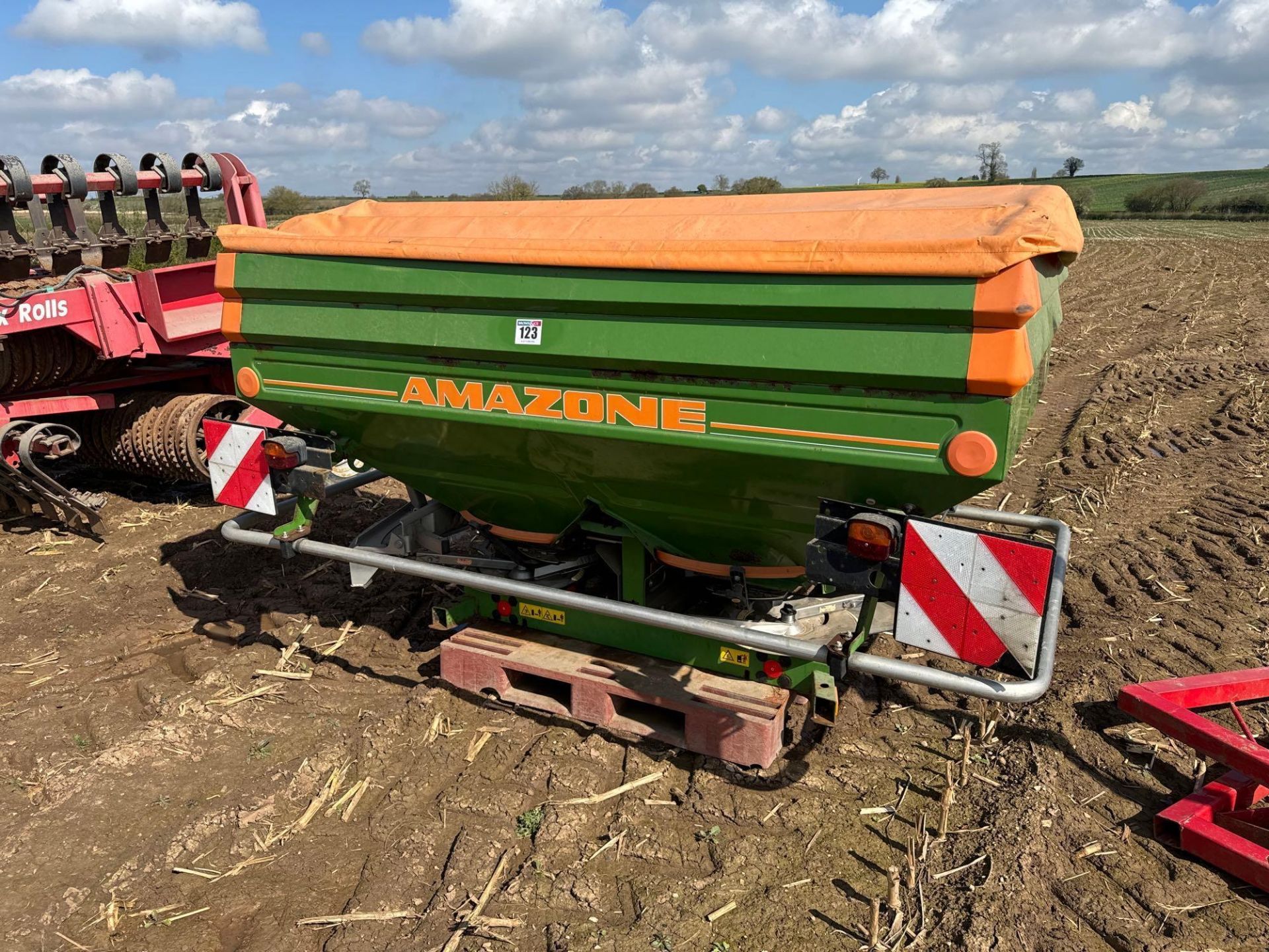 2009 Amazone ZAM 24m twin disc fertiliser spreader . Serial No: ZAM0069611 NB: Comes with manual