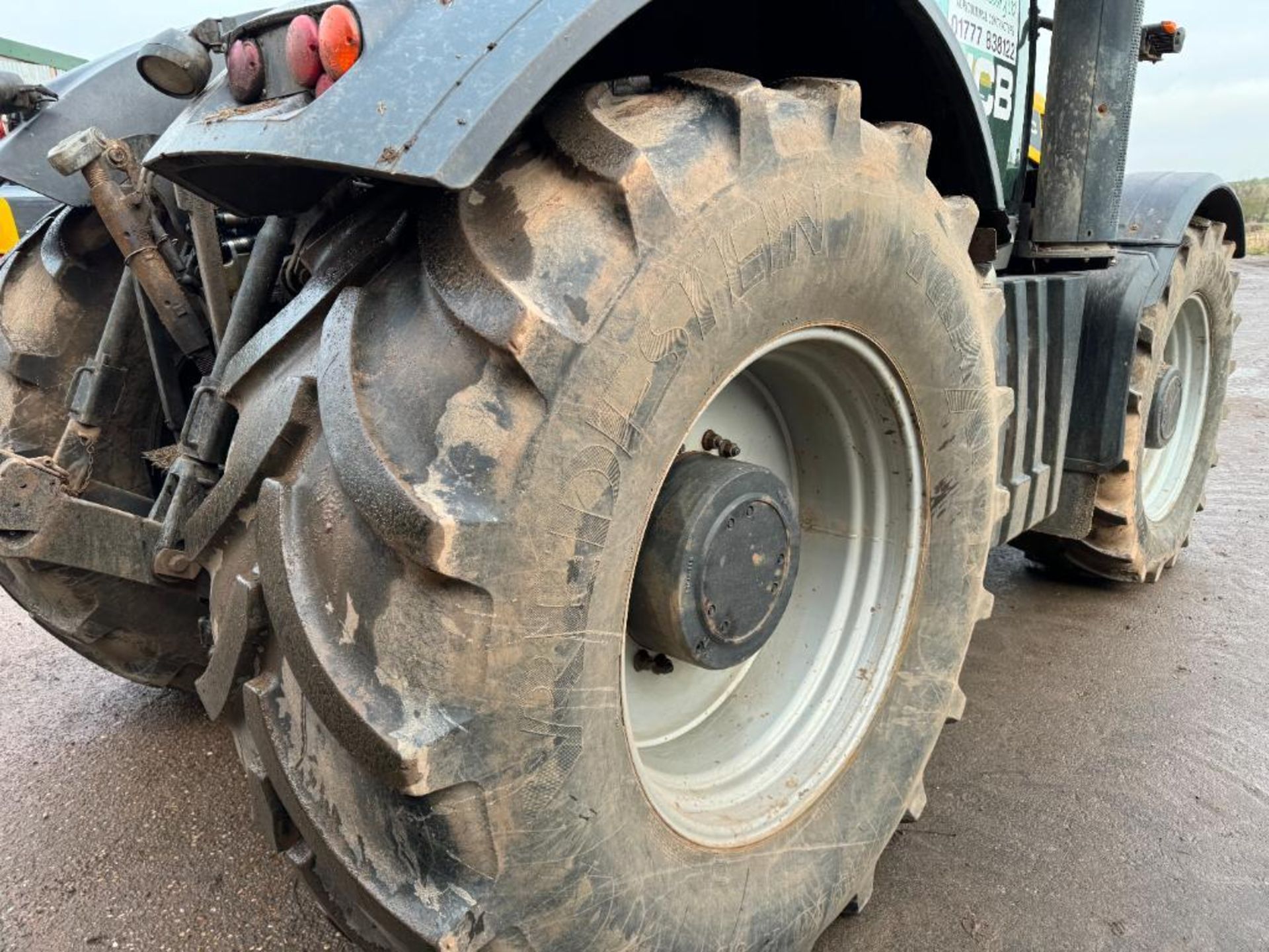 2010 JCB Fastrac 8250 Vario 4wd 65kph tractor with 4 electric spools, air brakes and front linkage o - Image 24 of 28