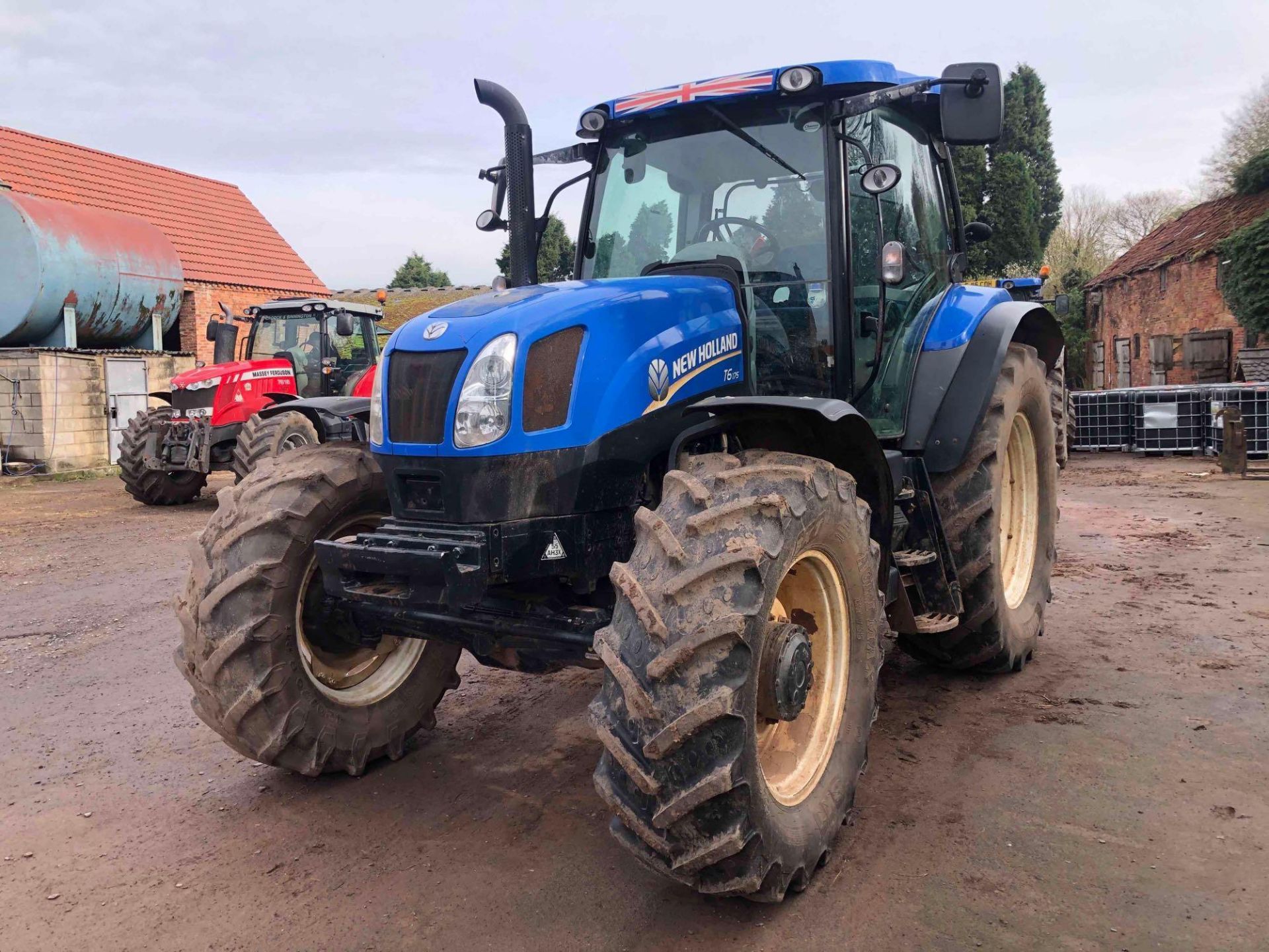 2013 New Holland T6.175 4wd tractor, 3 manual spools, air, on 420/70R28 front and 520/70R38 rear whe