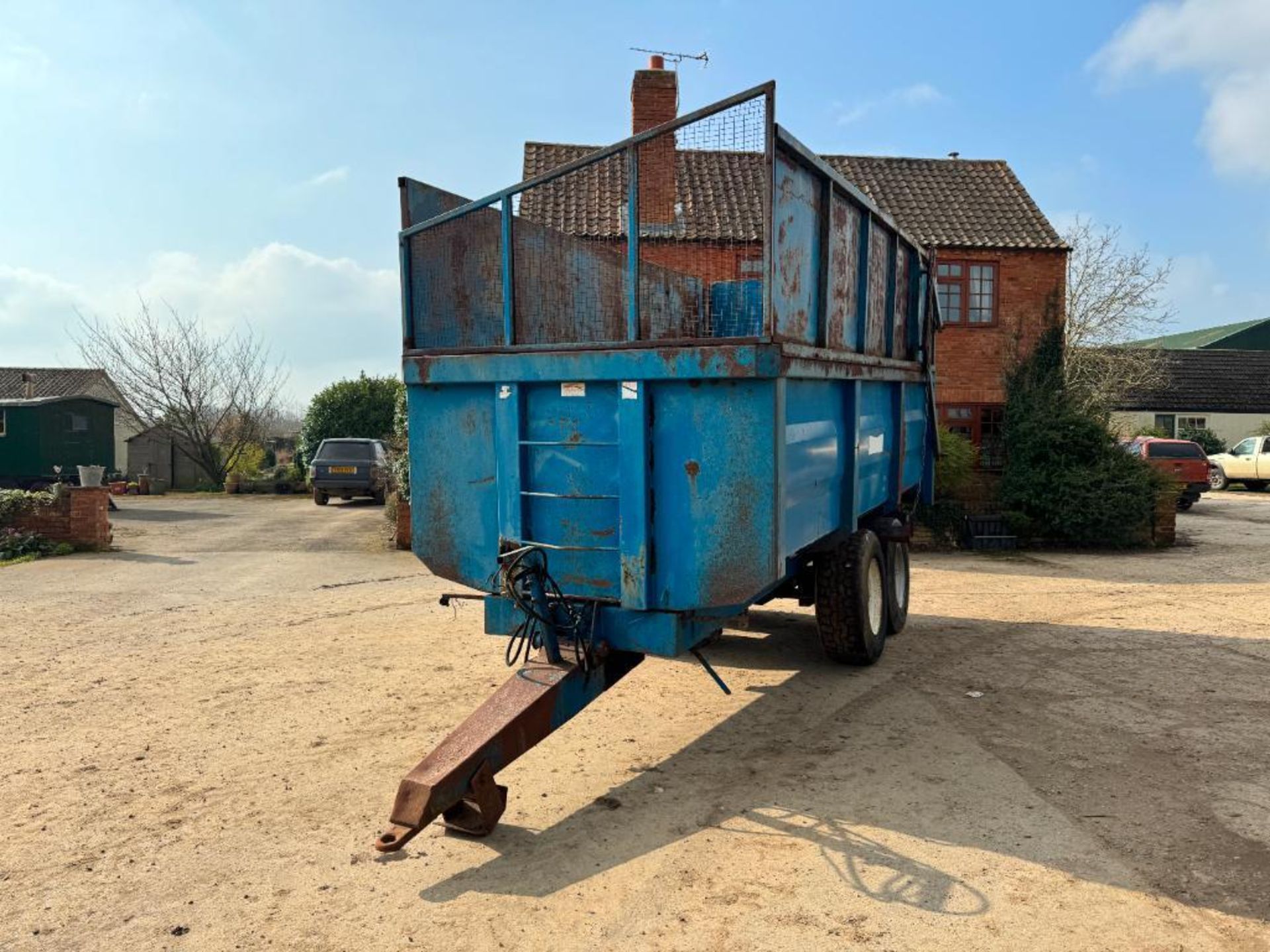 Richard Western 11t twin axle silage trailer with sprung drawbar, auto tailgate and rear drawbar on - Image 3 of 14