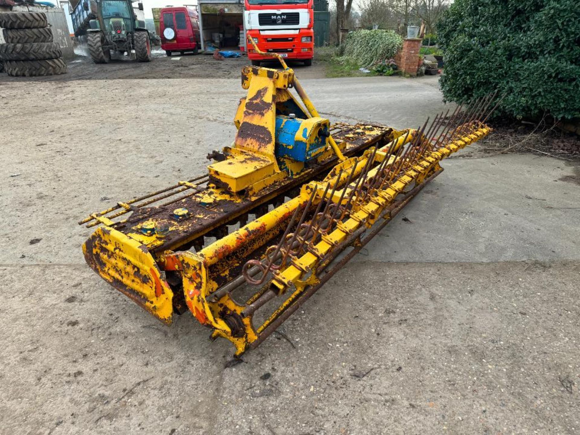 Falc 3m power harrow with rear crumbler roller, linkage mounted - Image 4 of 9