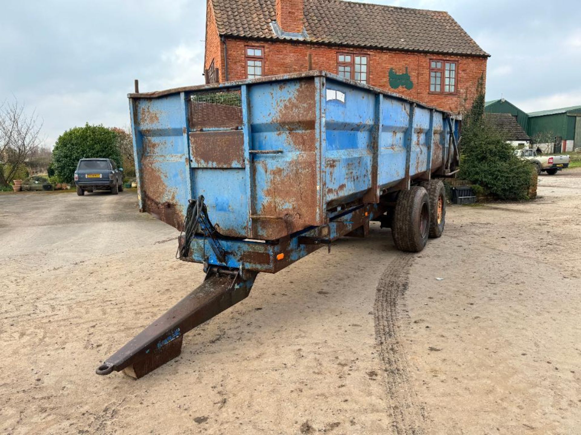 Twin axle 14t root trailer with sprung drawbar, hydraulic tailgate and grain chute on 425/65R22.5 wh