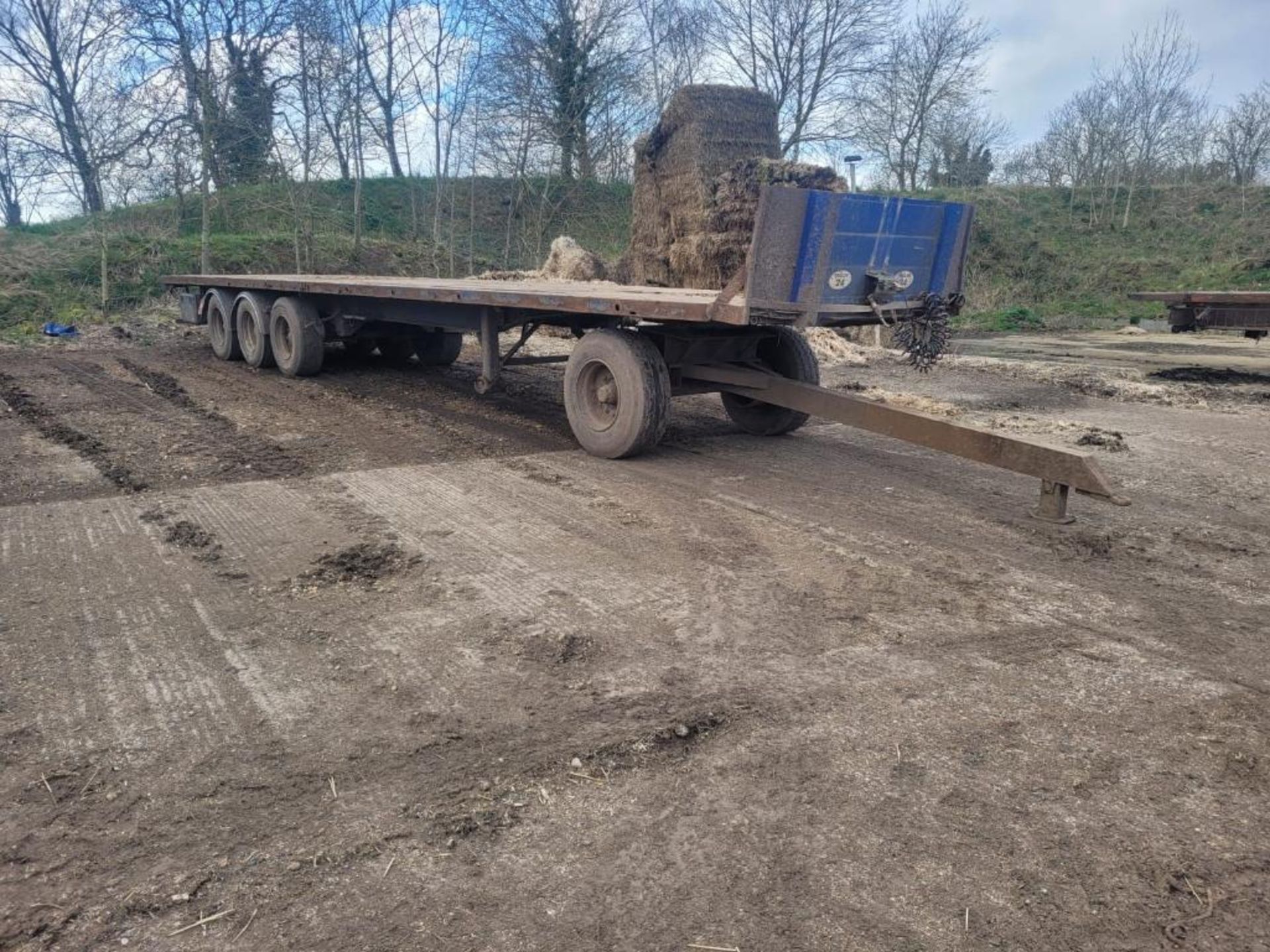 Tri-axle 45ft flat bed bale trailer with air brakes on 385/65R22.5 wheels and tyres with dolly - Image 2 of 6
