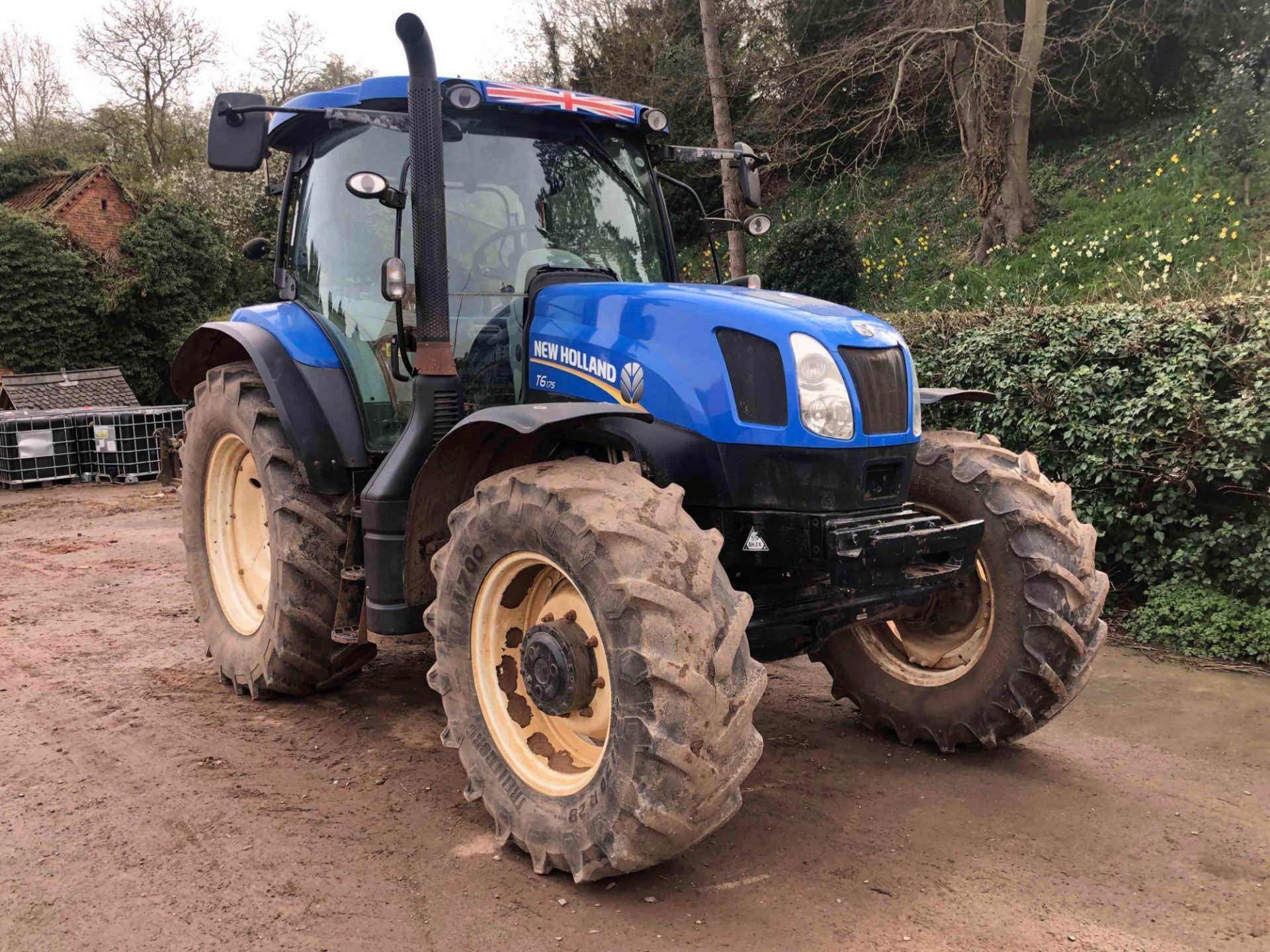 2013 New Holland T6.175 4wd tractor, 3 manual spools, air, on 420/70R28 front and 520/70R38 rear whe - Image 2 of 26
