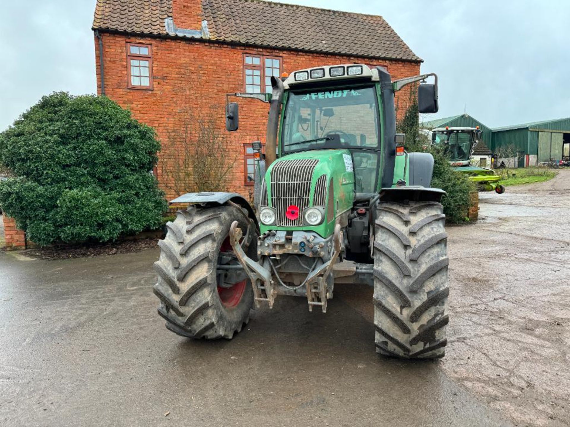 2001 Fendt 716 Vario 50kph 4wd tractor with 4 electric spools, air brakes and front linkage on BKT 5 - Image 5 of 22