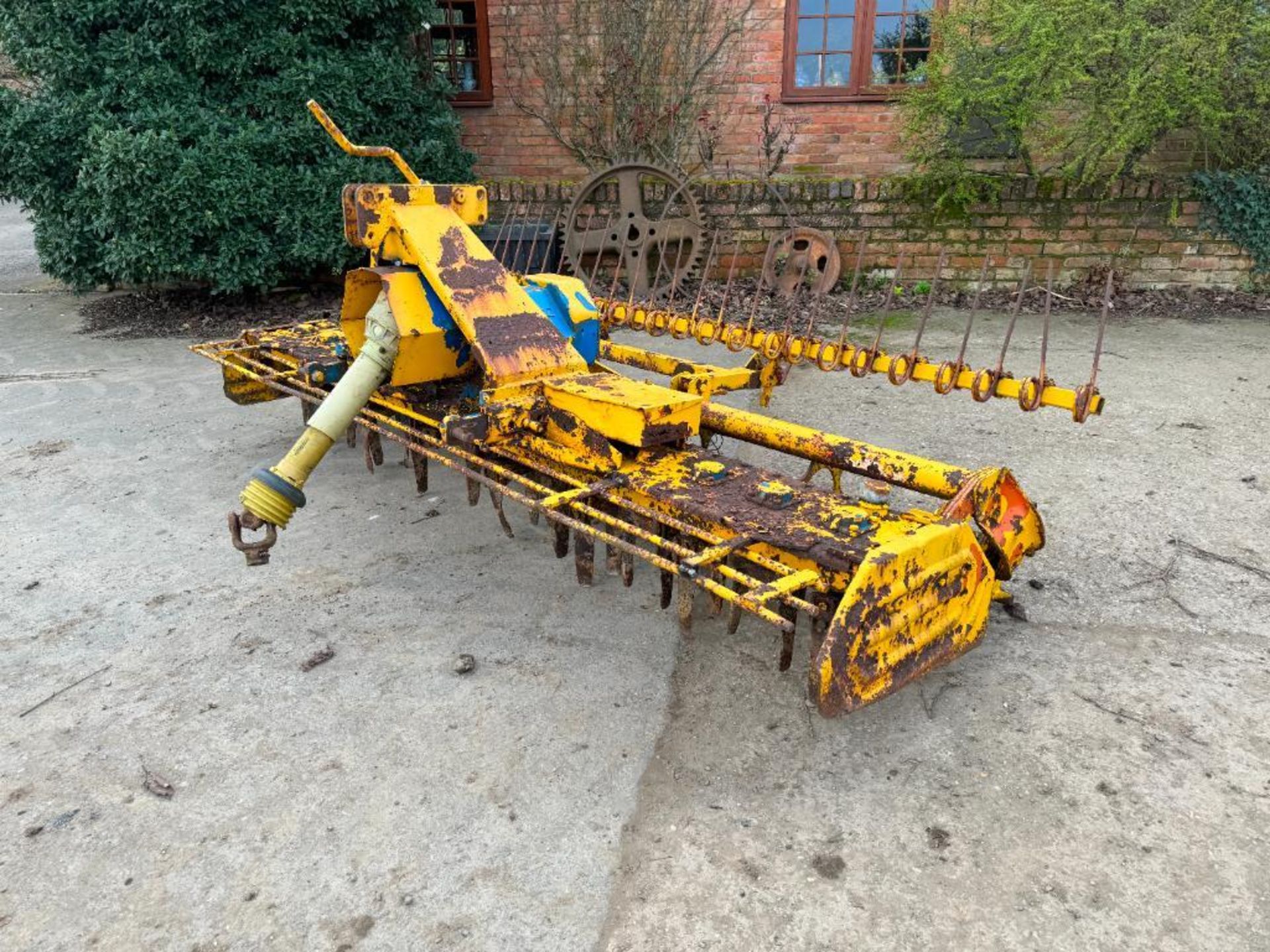 Falc 3m power harrow with rear crumbler roller, linkage mounted - Image 2 of 9