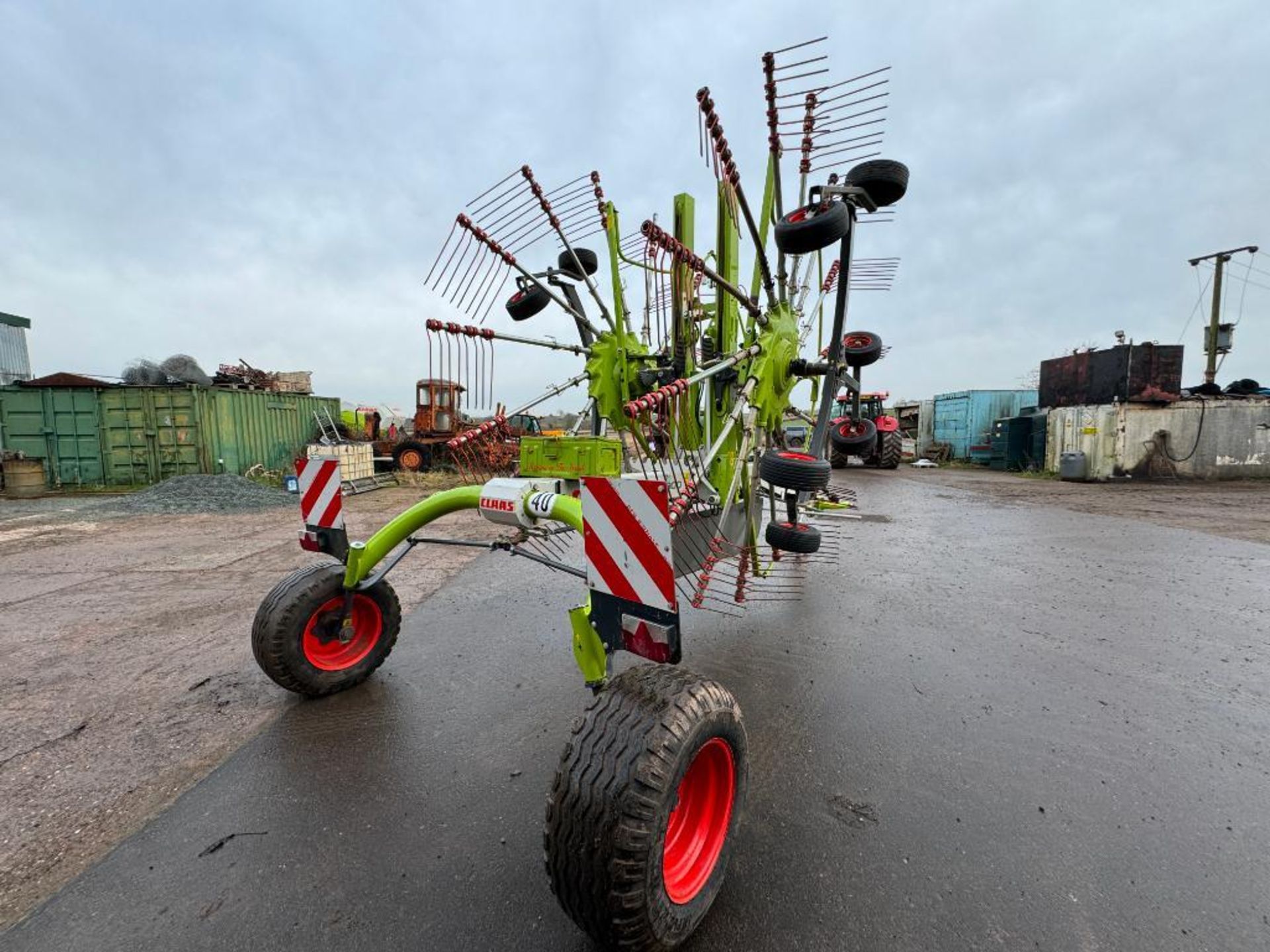 2019 Claas Liner 2900 twin rotor hydraulic folding rake on 15.0/55-17 wheels and tyres. Serial No: W - Image 6 of 14