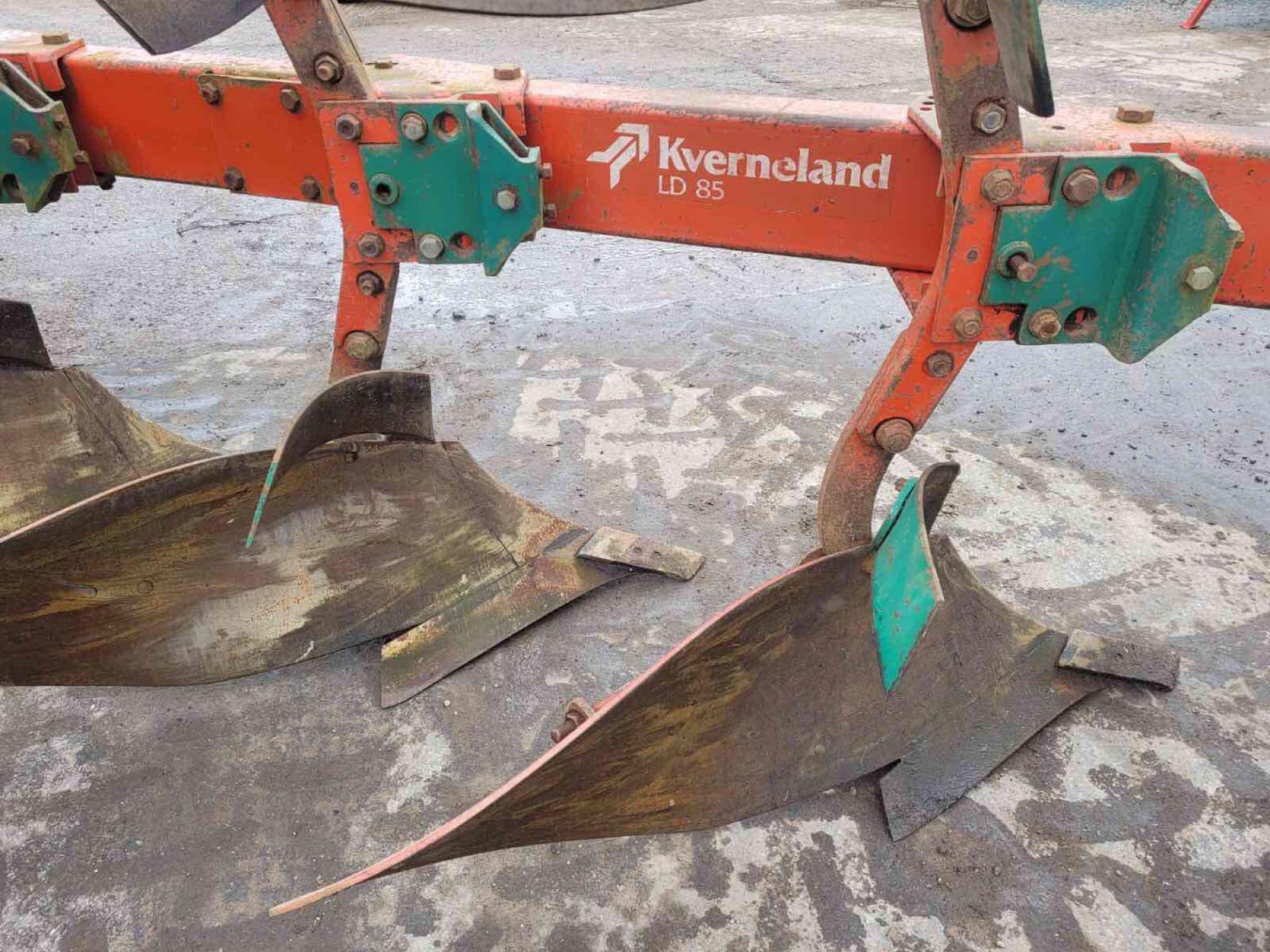 Kverneland LD85 5f (4f+1f) reversible plough with skimmers, manual vari-width - Image 5 of 7