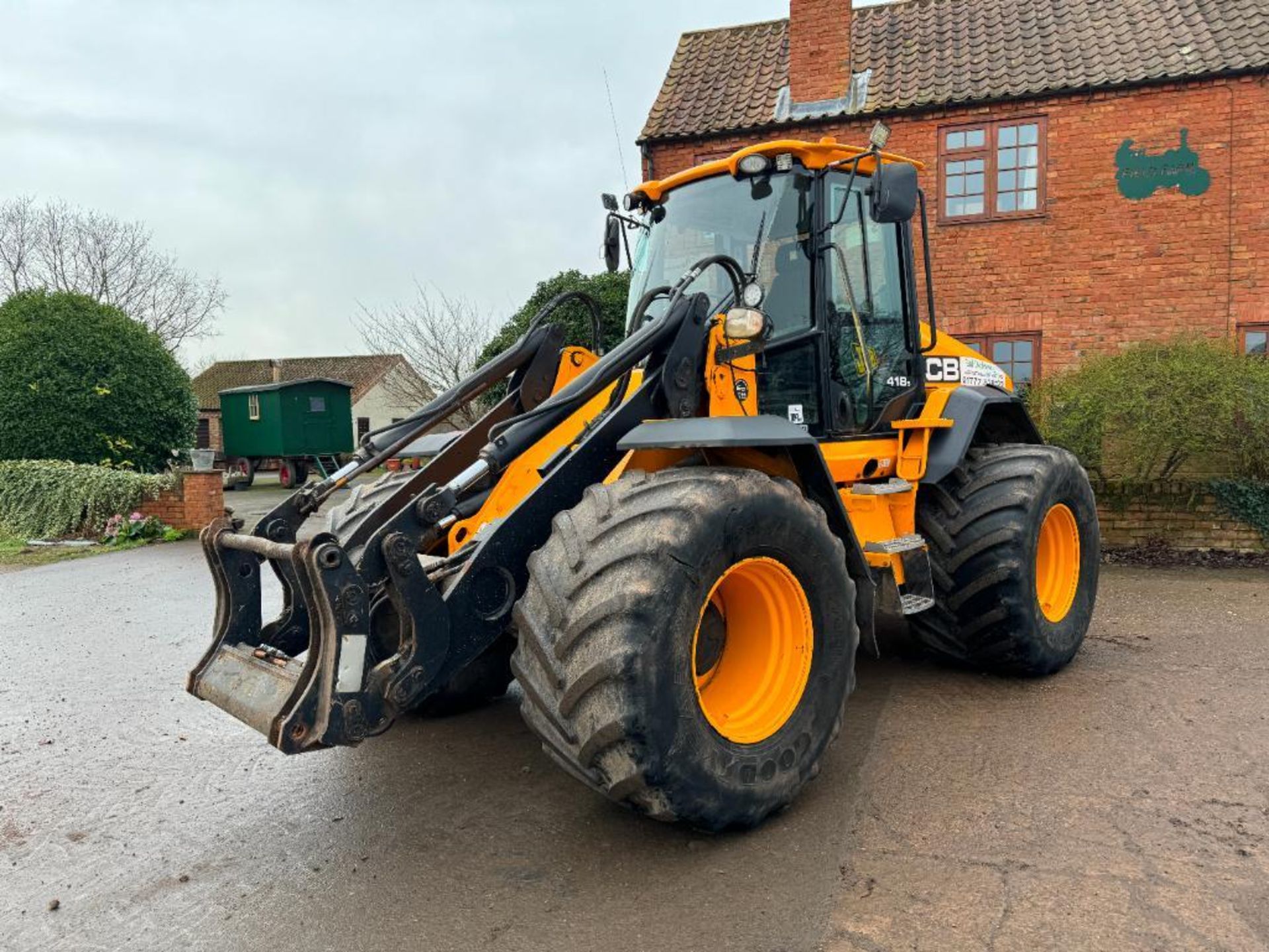 2014 JCB 418S T4i IIIB loading shovel with Volvo headstock on Goodyear 750/55R26 wheels and tyres. R - Image 4 of 20