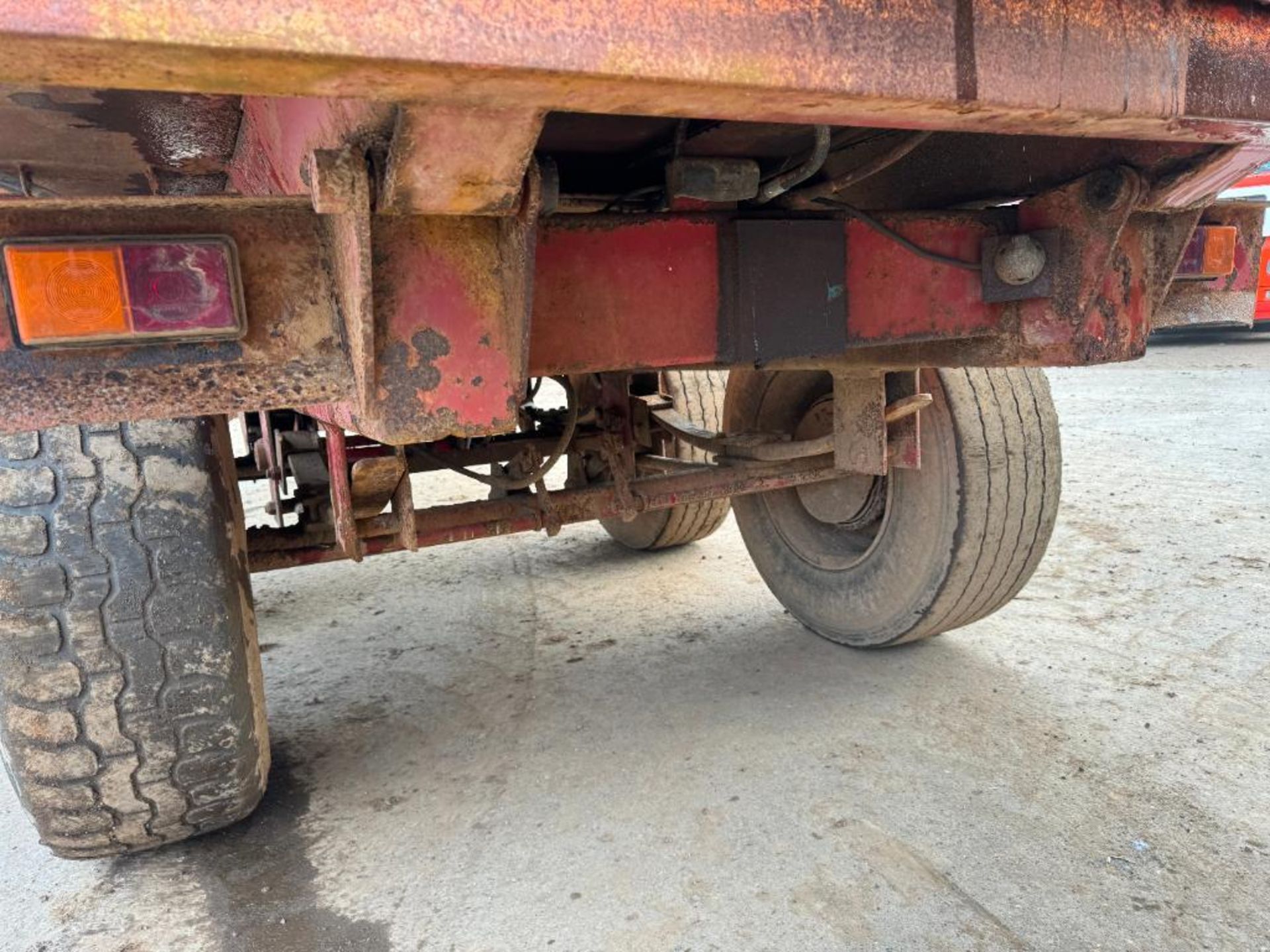 1995 Richard Western 12t twin axle root trailer with hydraulic tailgate and grain chute with silage - Image 6 of 14