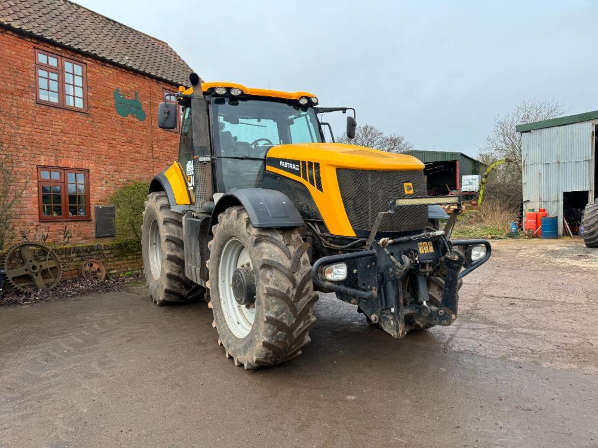 2010 JCB Fastrac 8250 Vario 4wd 65kph tractor with 4 electric spools, air brakes and front linkage o - Image 10 of 28