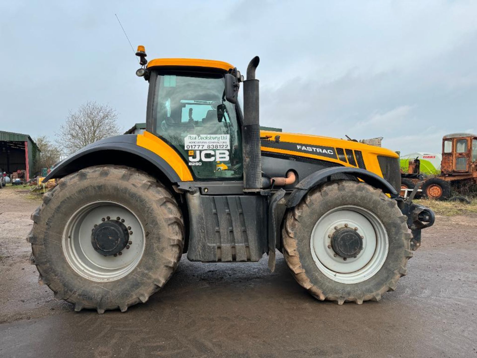 2010 JCB Fastrac 8250 Vario 4wd 65kph tractor with 4 electric spools, air brakes and front linkage o - Image 23 of 28