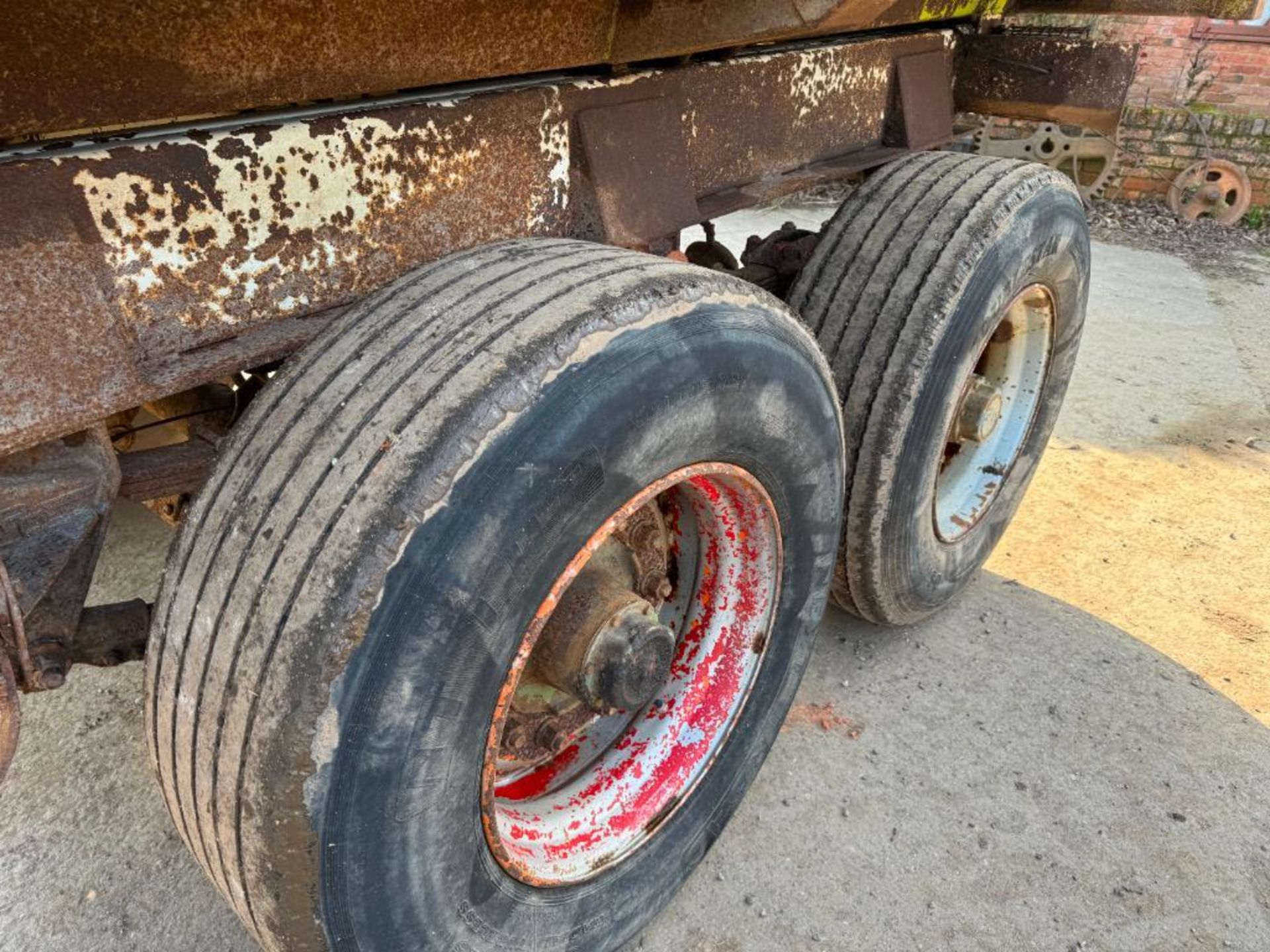 1993 Richard Weston 12t twin axle grain trailer with sprung drawbar, air brakes, hydraulic tailgate, - Image 6 of 17