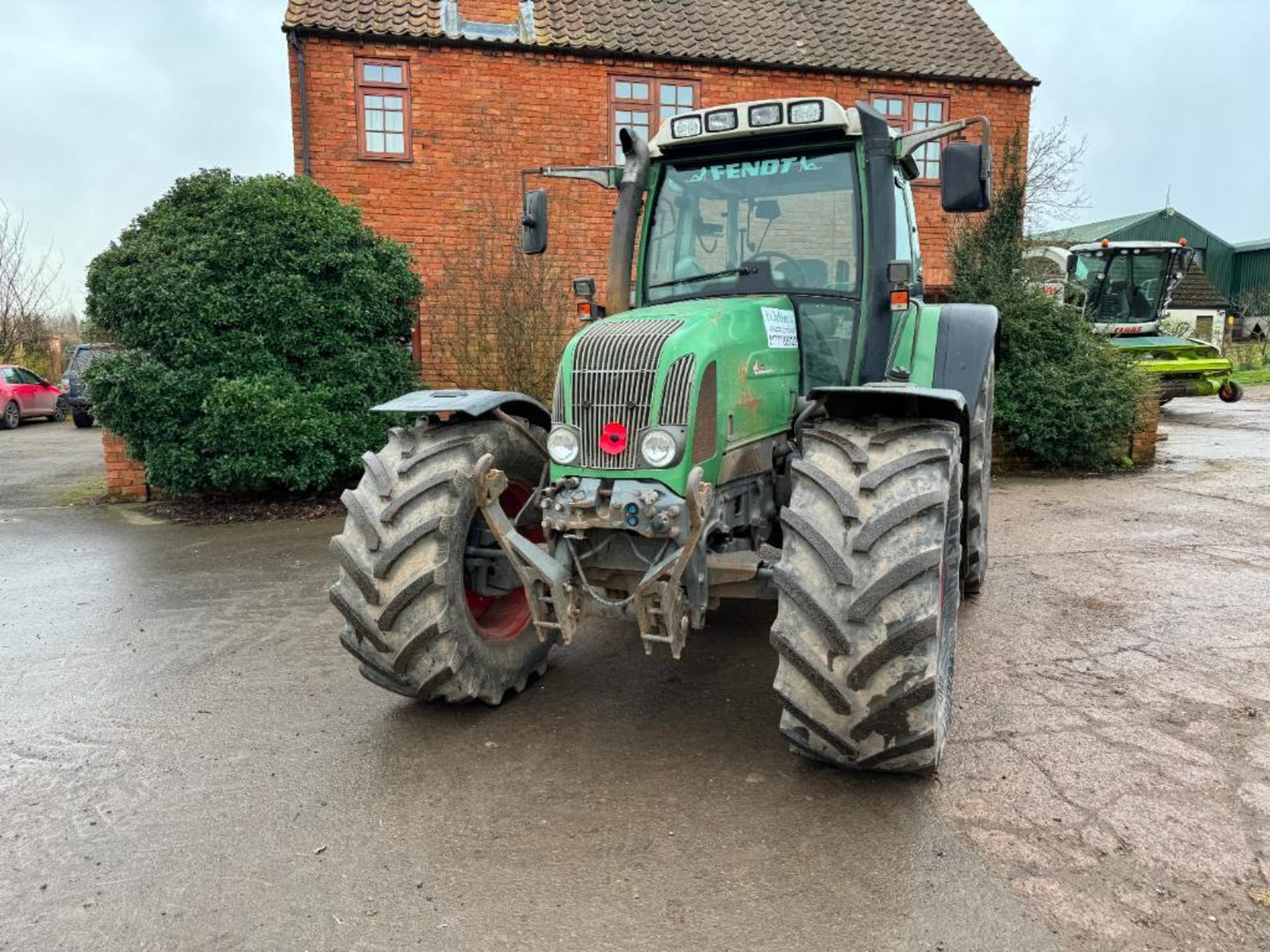 2001 Fendt 716 Vario 50kph 4wd tractor with 4 electric spools, air brakes and front linkage on BKT 5 - Image 4 of 22