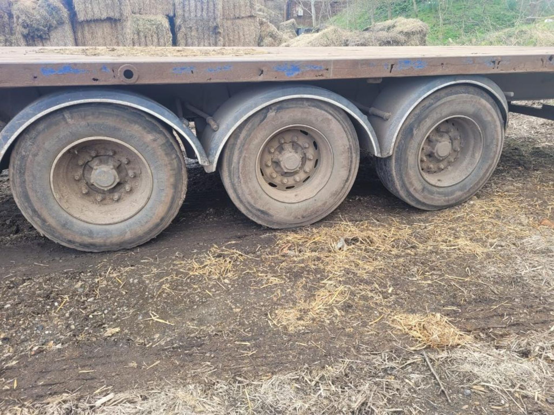 Tri-axle 45ft flat bed bale trailer with air brakes on 385/65R22.5 wheels and tyres with dolly - Image 6 of 6