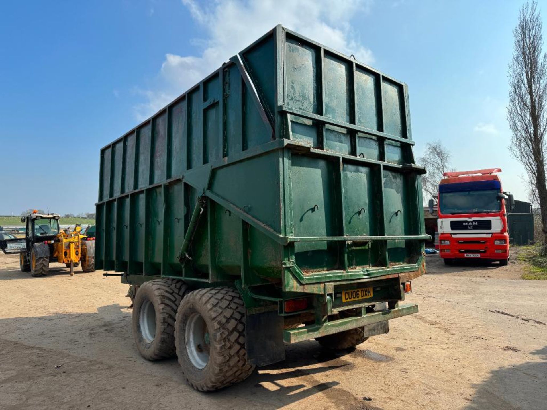 Twin axle 16t grain tailer with sprung drawbar, air brakes, hydraulic tailgate, grain chute and sila - Image 5 of 11