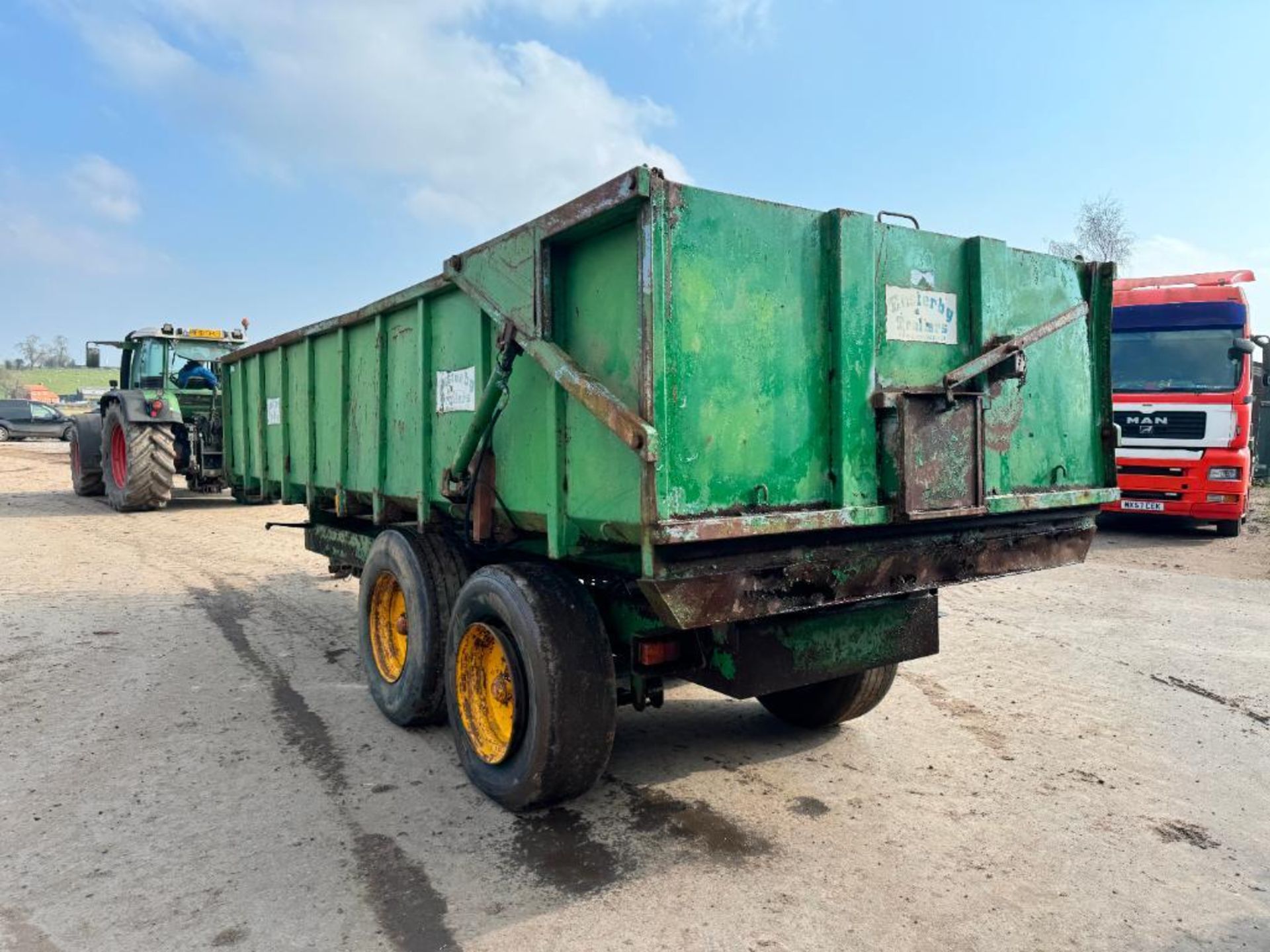 Easterby 10t twin axle root trailer with sprung drawbar, hydraulic tailgate and grain chute on 385/6 - Image 8 of 14