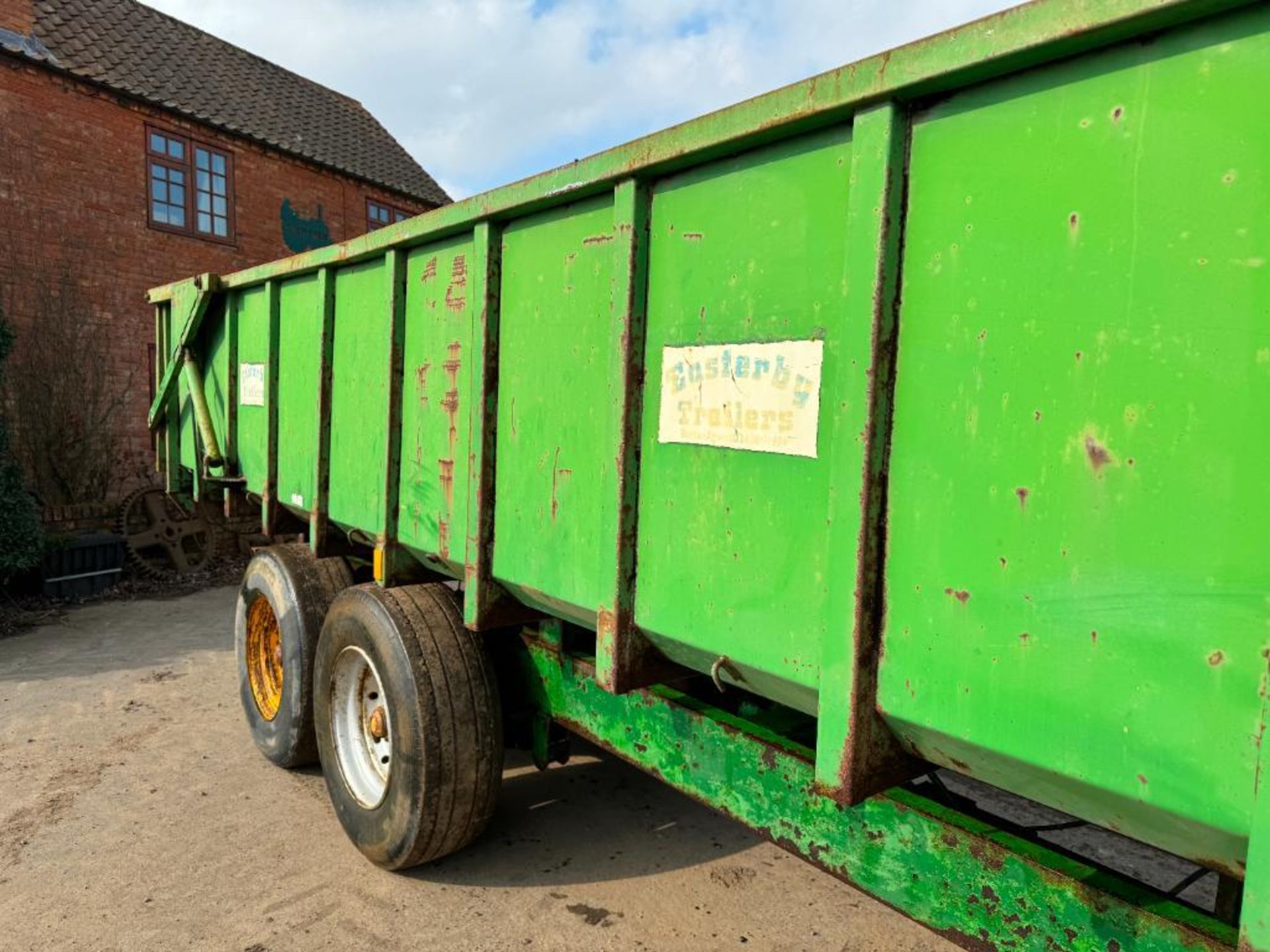 Easterby 10t twin axle root trailer with sprung drawbar, hydraulic tailgate and grain chute on 385/6 - Image 13 of 14