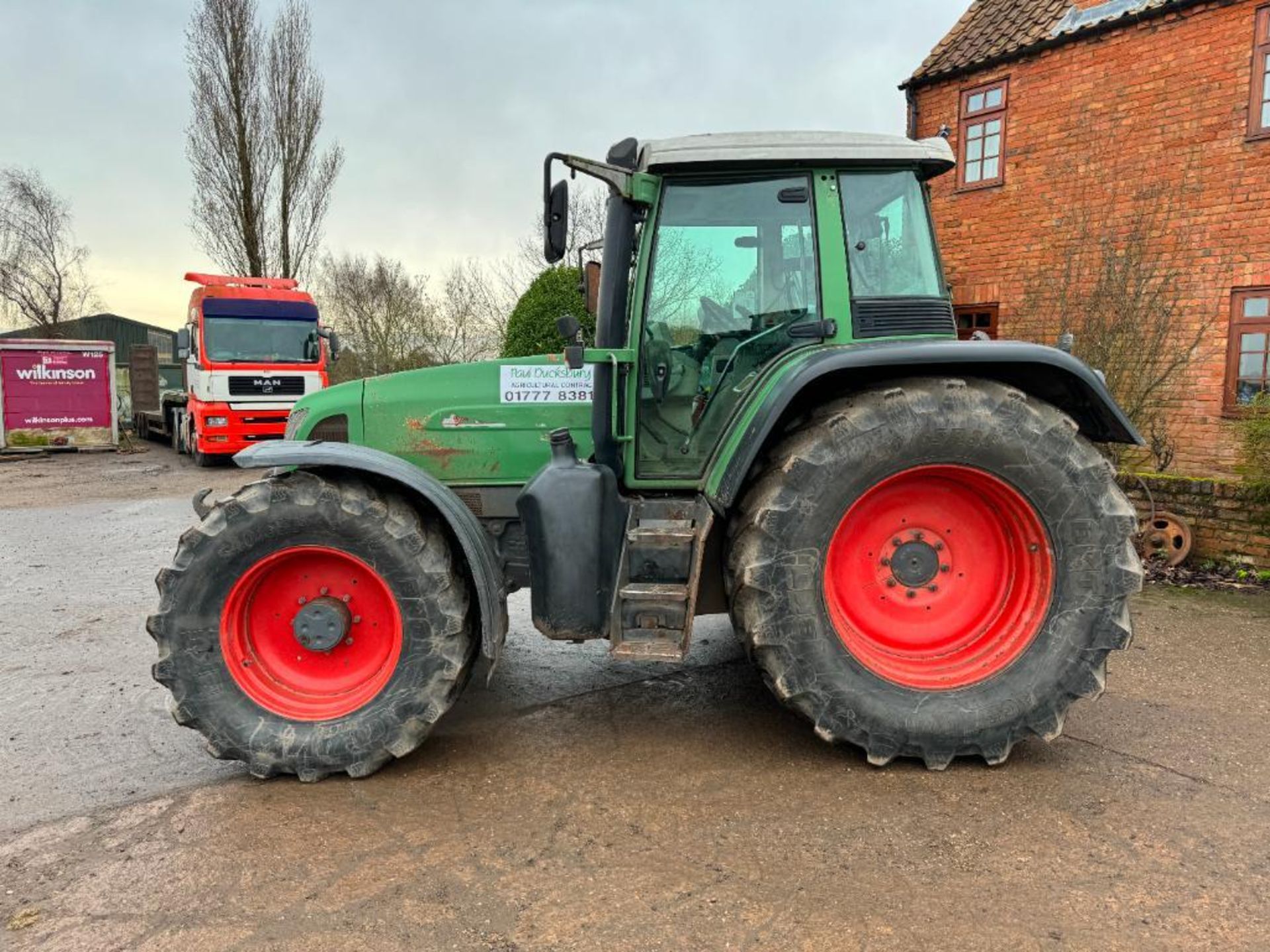 2001 Fendt 716 Vario 50kph 4wd tractor with 4 electric spools, air brakes and front linkage on BKT 5 - Image 9 of 22