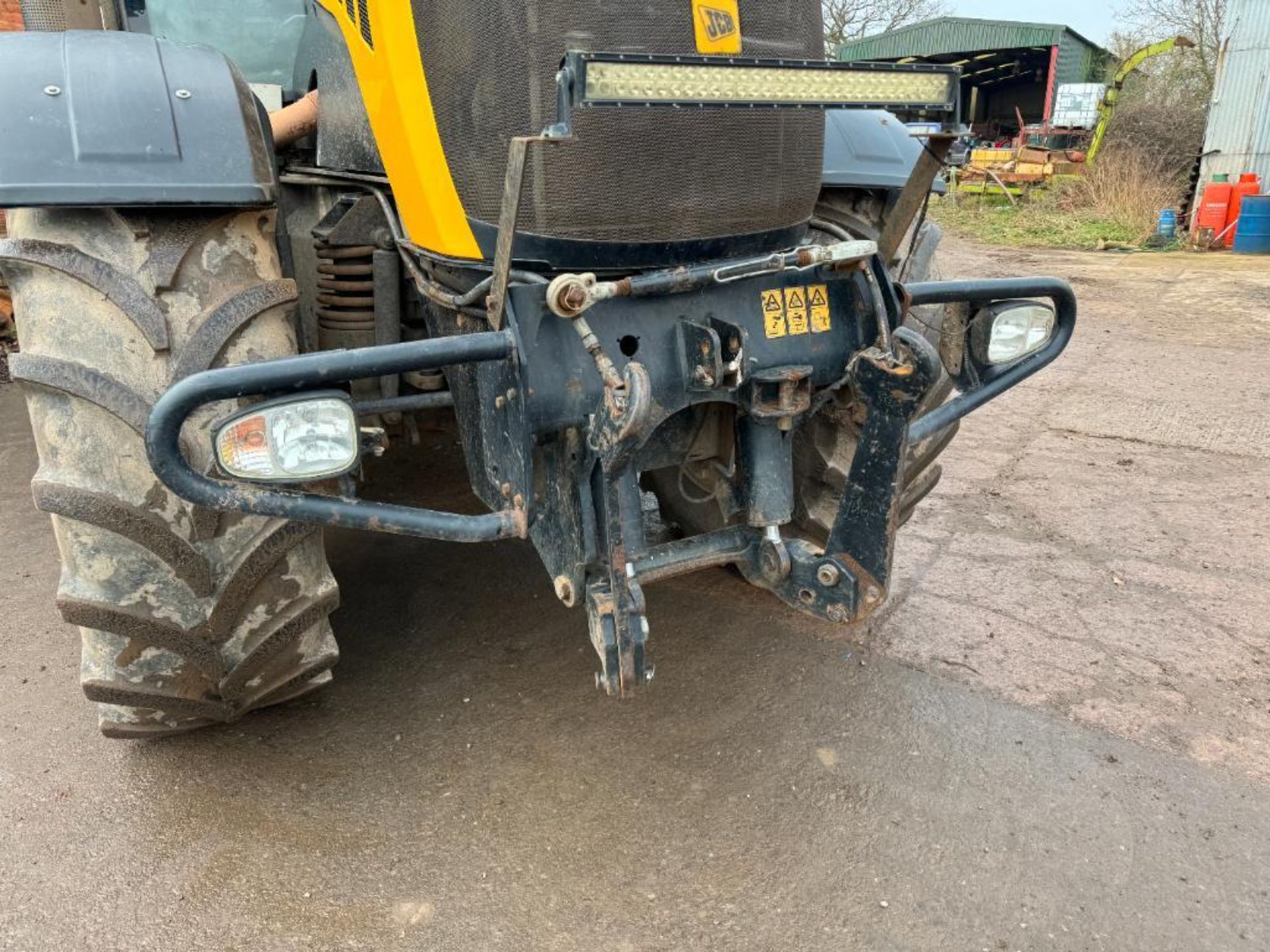 2010 JCB Fastrac 8250 Vario 4wd 65kph tractor with 4 electric spools, air brakes and front linkage o - Image 2 of 28