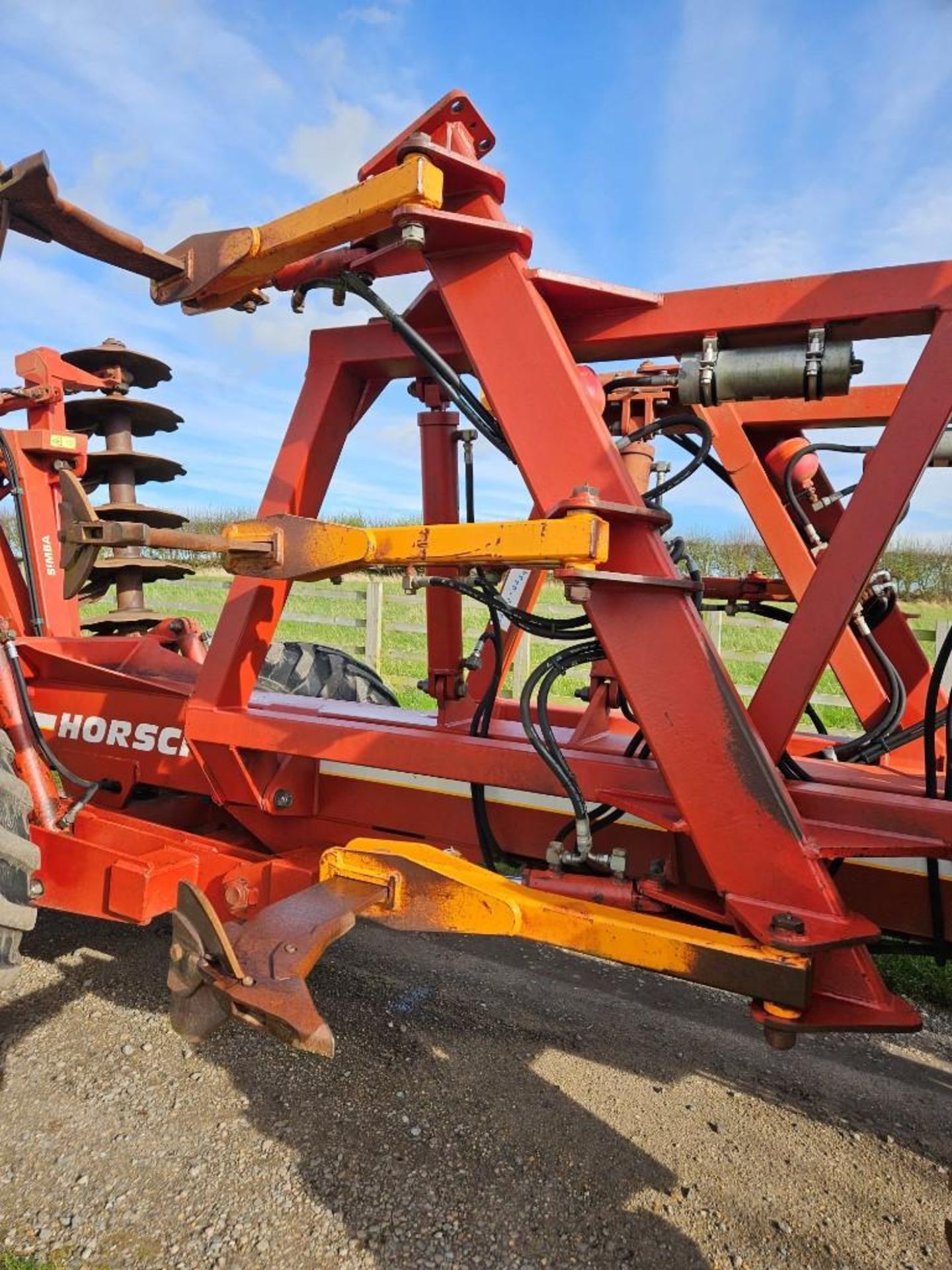 2004 Horsch/Simba Solo 450 4.5m trailed single pass cultivator with 27" front discs with hydraulic a - Image 9 of 12