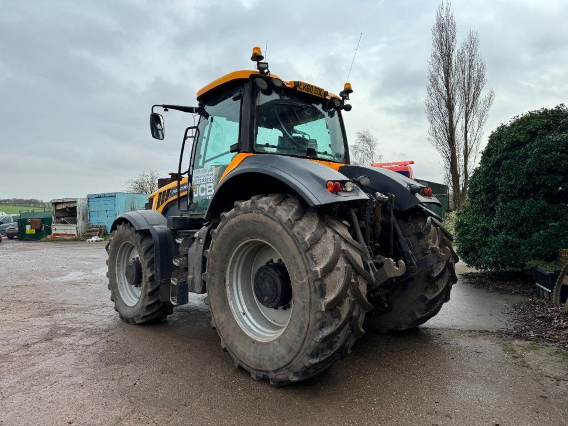 2010 JCB Fastrac 8250 Vario 4wd 65kph tractor with 4 electric spools, air brakes and front linkage o - Image 11 of 28