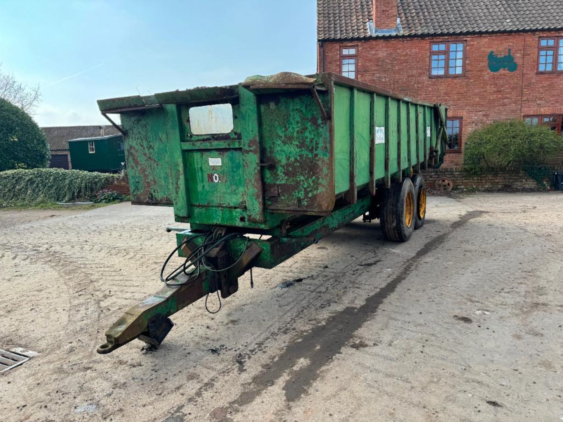 Easterby 10t twin axle root trailer with sprung drawbar, hydraulic tailgate and grain chute on 385/6 - Image 2 of 14