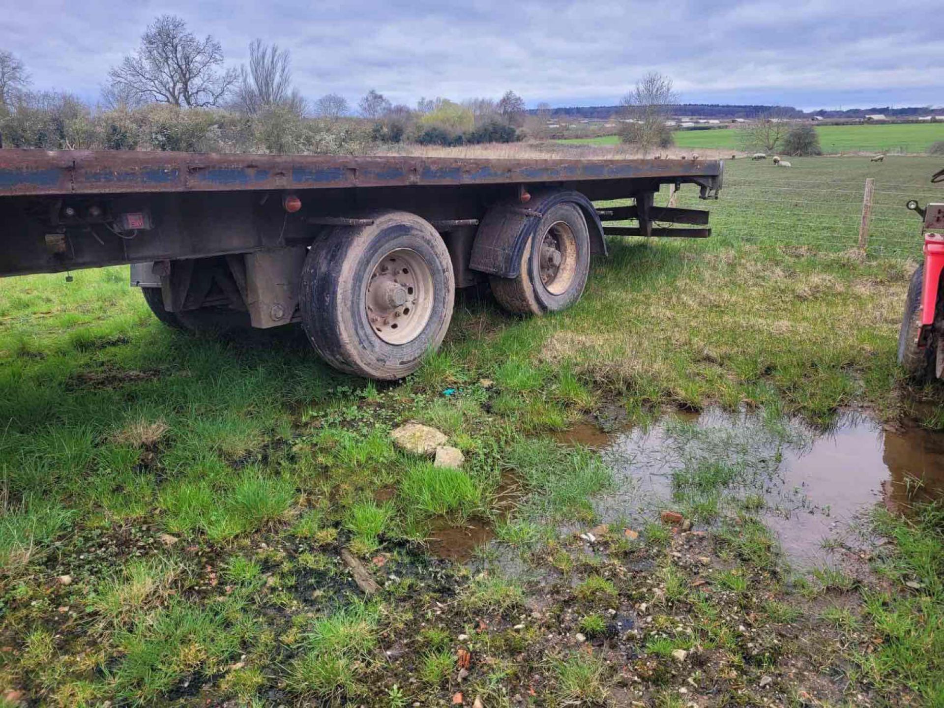 Twin axle 45ft flat bed bale trailer with air brakes on 385/65R22.5 wheels and tyres with dolly - Image 10 of 16