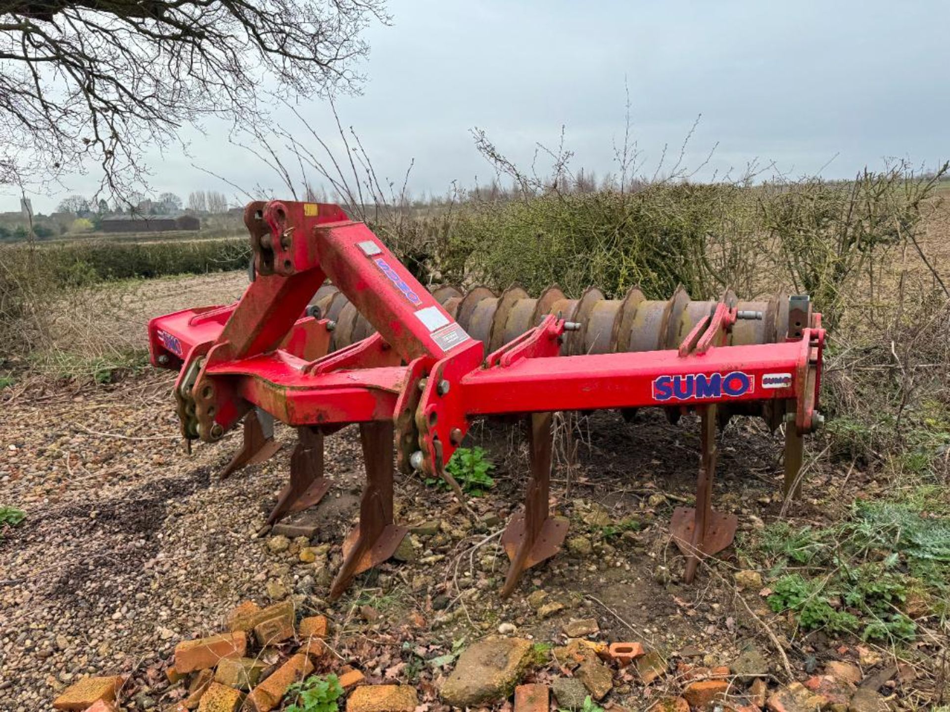 Sumo 5 leg subsoiler with rear packer, linkage mounted. Serial No: 09151 - Image 2 of 9