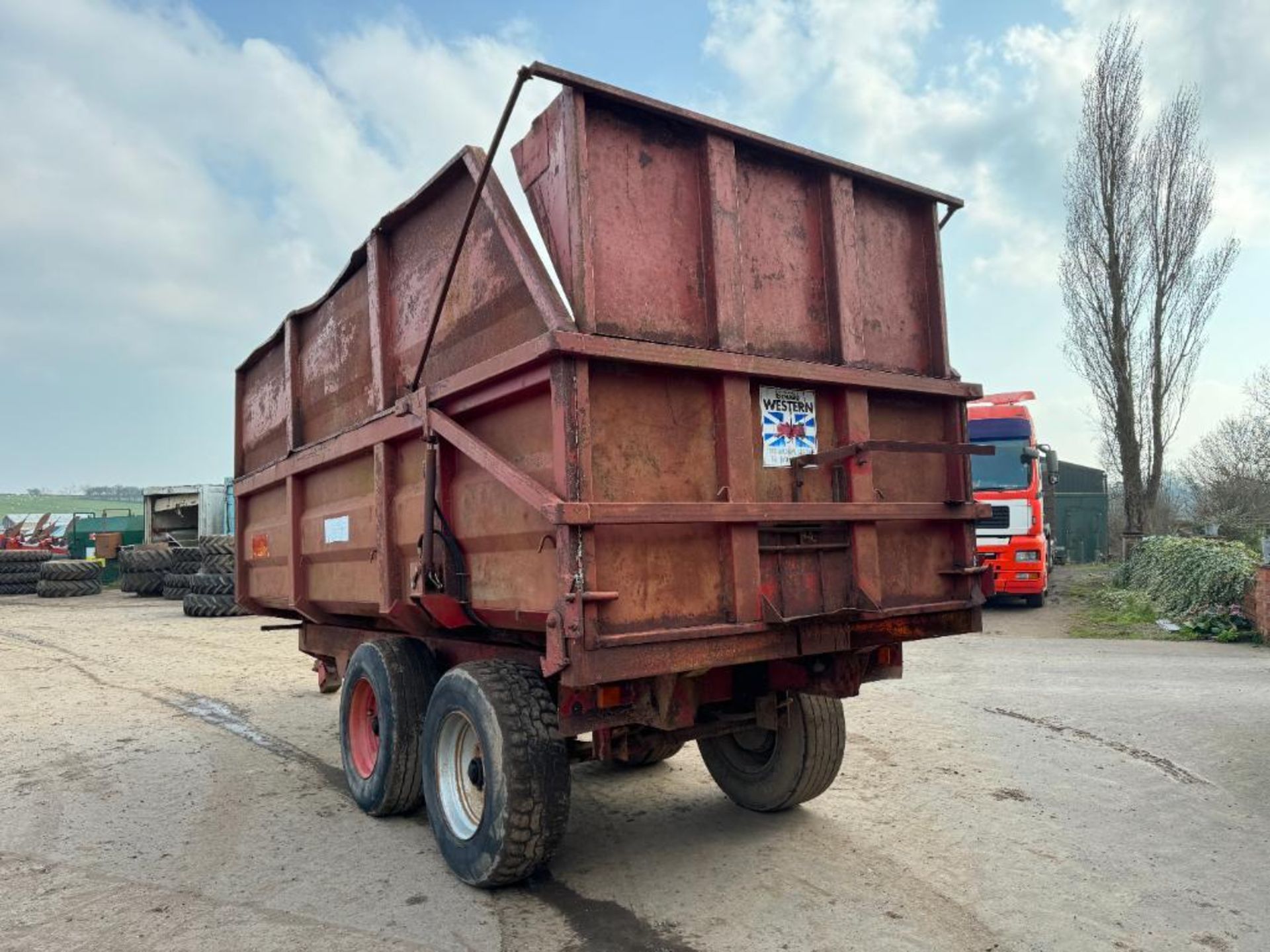 1995 Richard Western 12t twin axle root trailer with hydraulic tailgate and grain chute with silage - Image 5 of 14