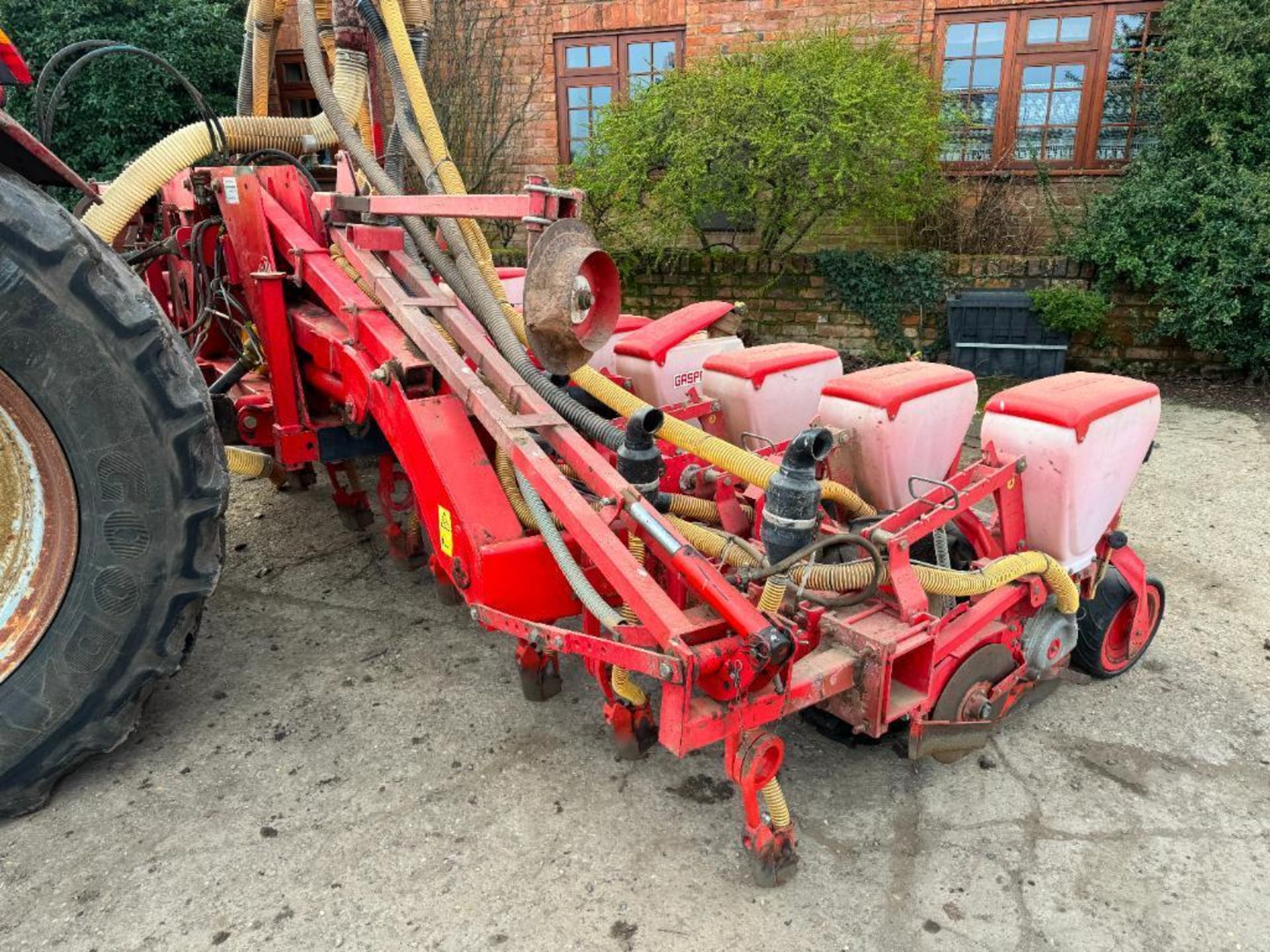 Gaspardo IS 12 row 6m maize drill, hydraulic folding with blockage sensors NB: Comes with manual - Image 10 of 19
