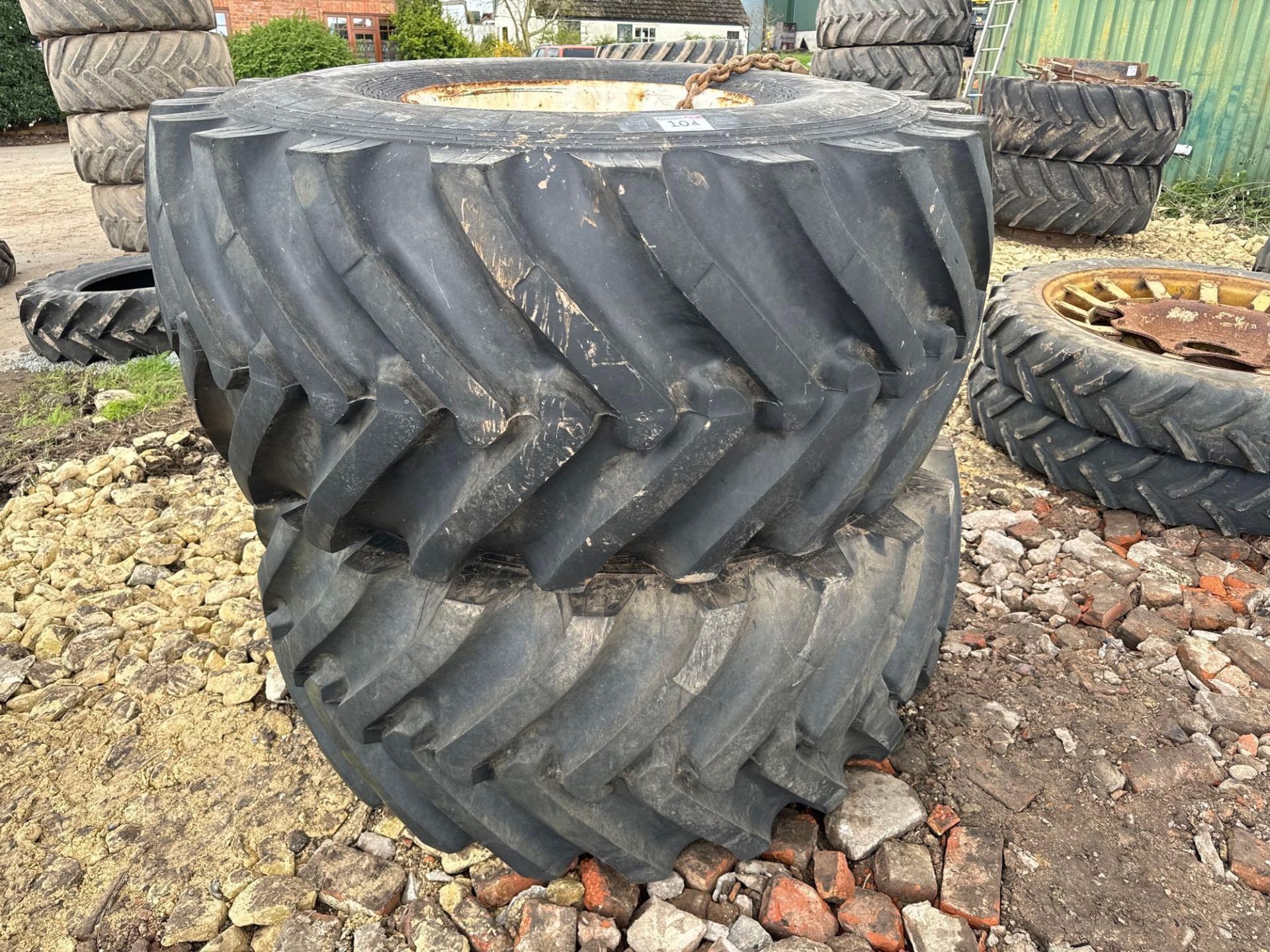Pair of 28.1R26 wheels and tyres with exchangable wheel centres - Image 11 of 11