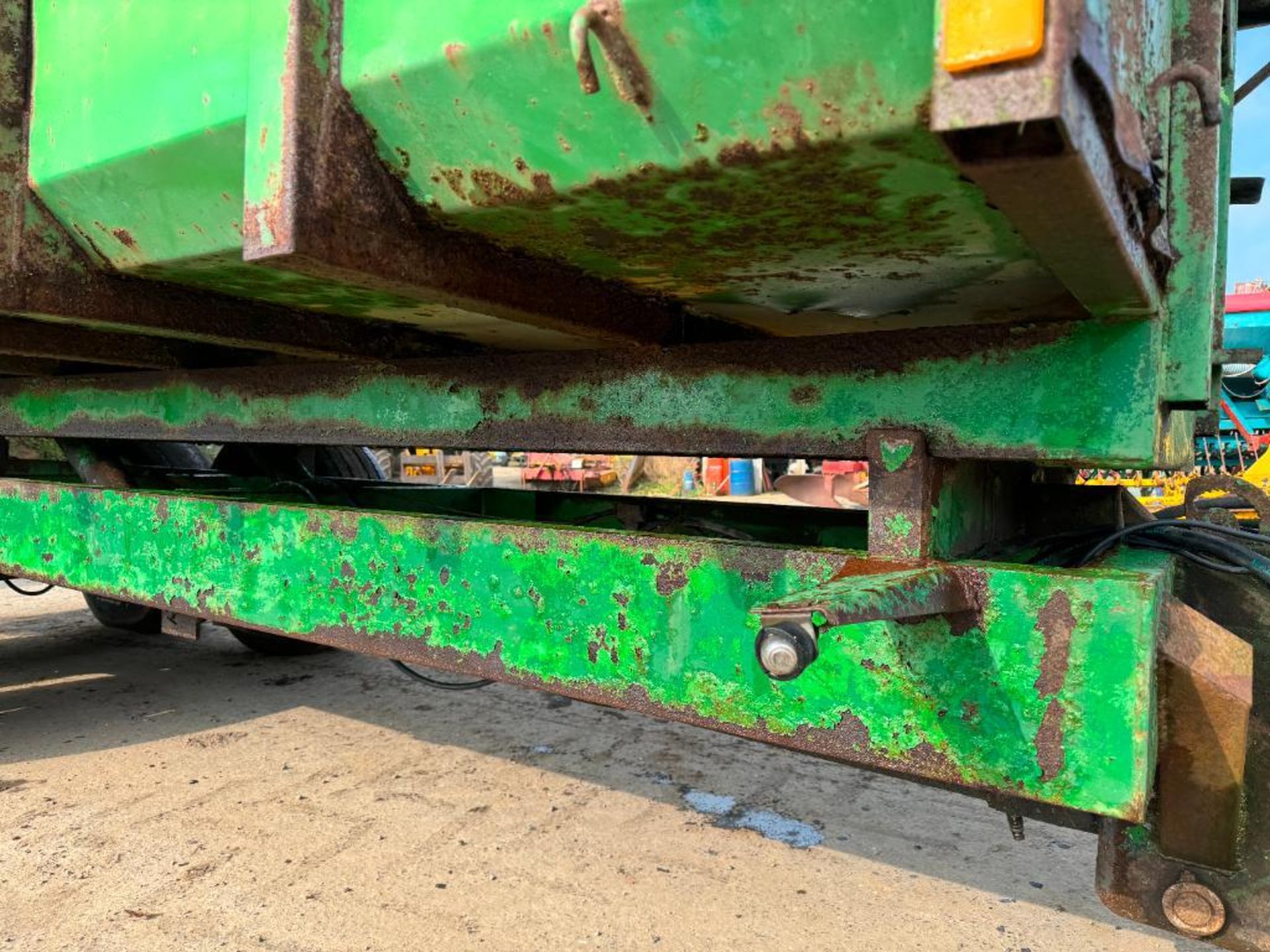 Easterby 10t twin axle root trailer with sprung drawbar, hydraulic tailgate and grain chute on 385/6 - Image 14 of 14