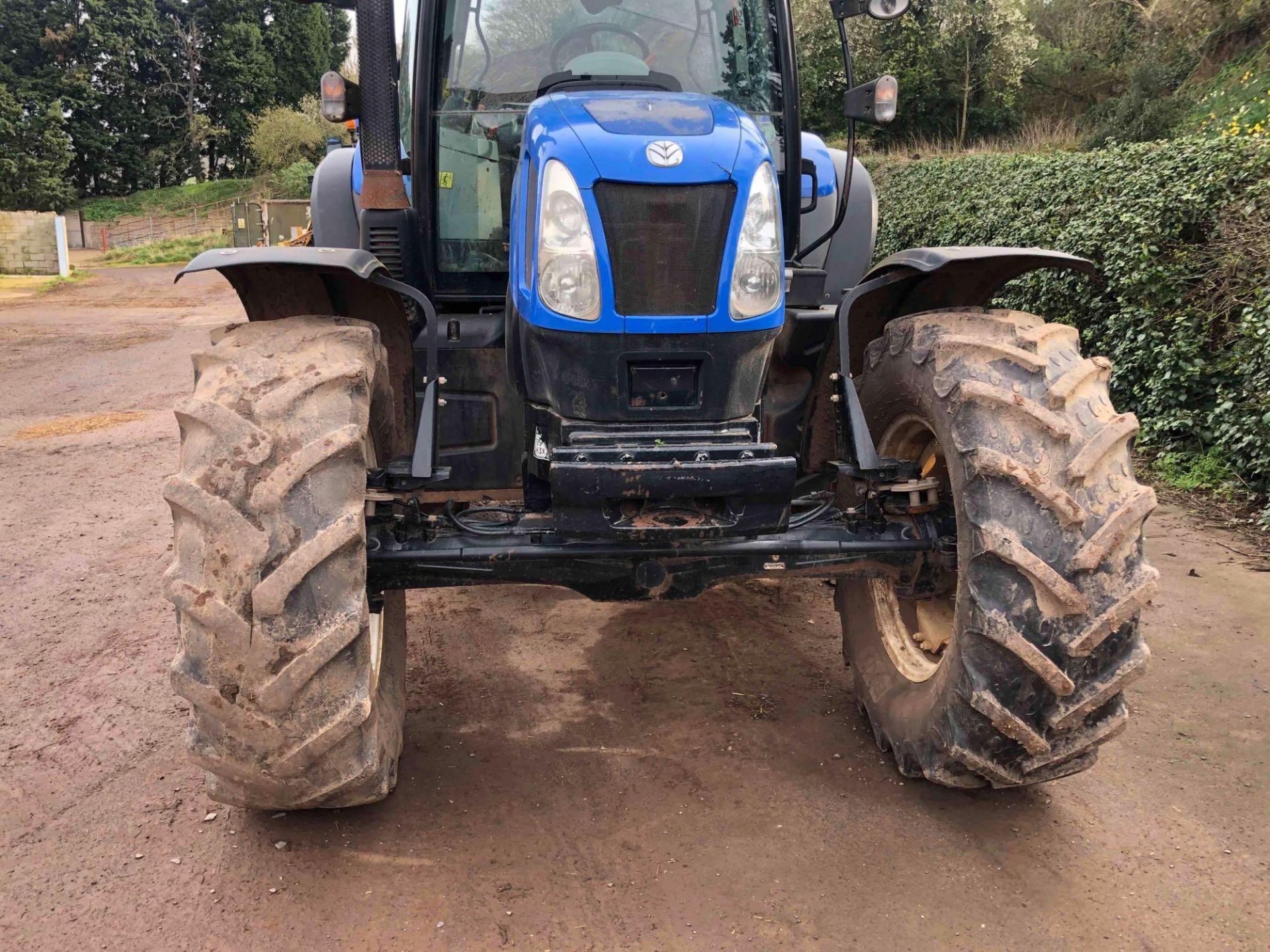 2013 New Holland T6.175 4wd tractor, 3 manual spools, air, on 420/70R28 front and 520/70R38 rear whe - Bild 7 aus 26