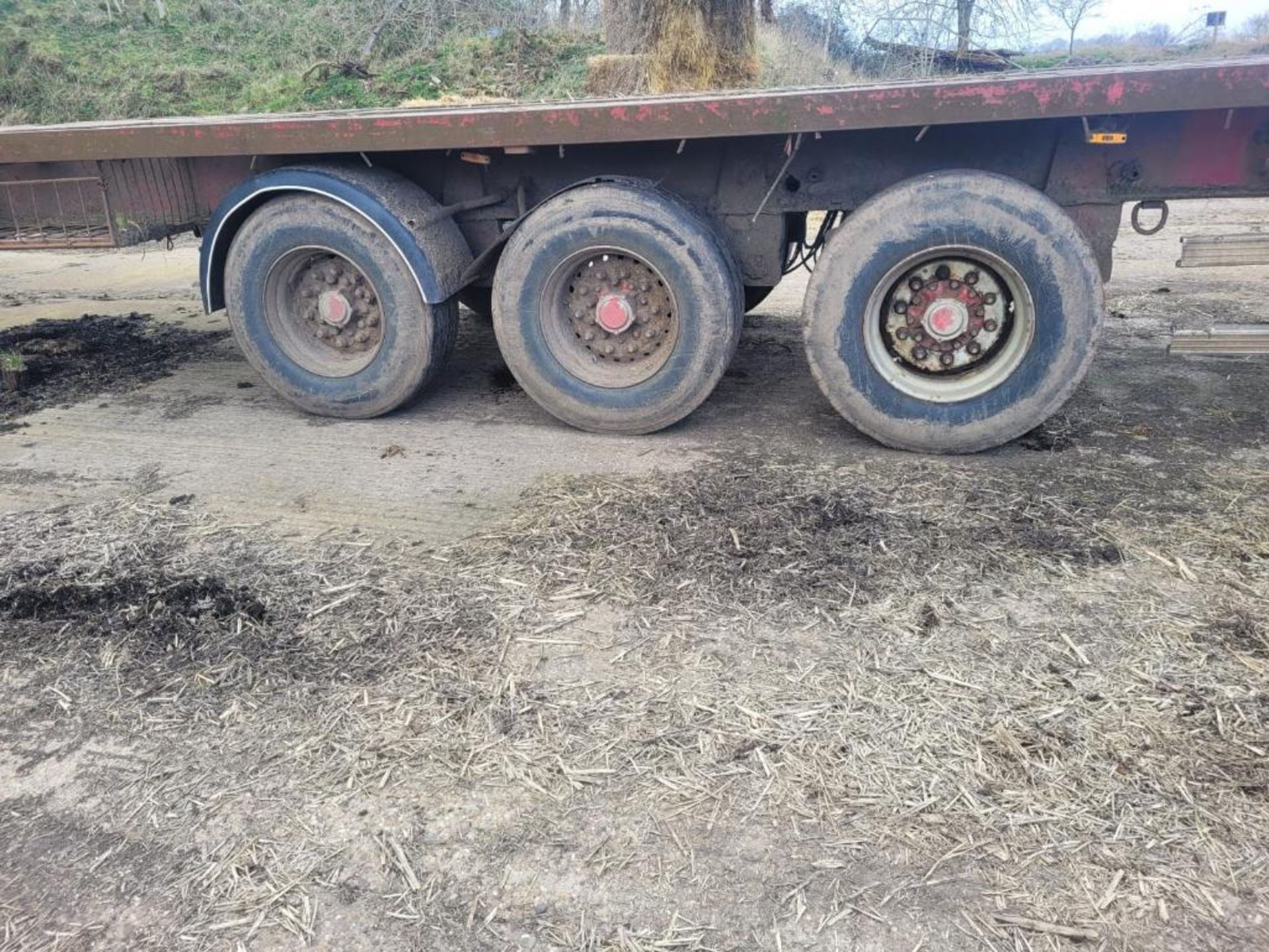 Tri-axle 45ft flat bed bale trailer with air brakes on 385/65R22.5 wheels and tyres with dolly - Image 4 of 7