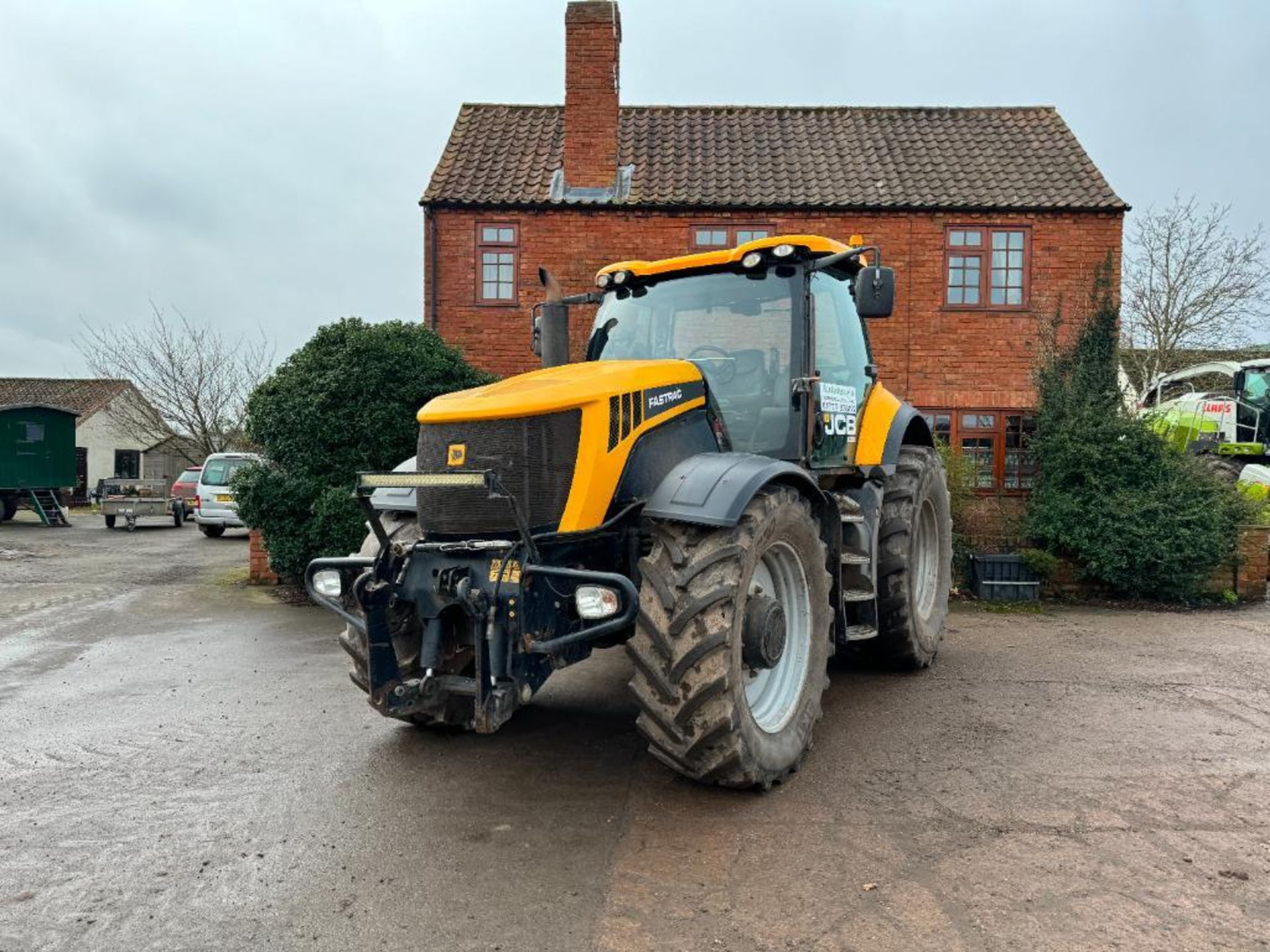 2010 JCB Fastrac 8250 Vario 4wd 65kph tractor with 4 electric spools, air brakes and front linkage o