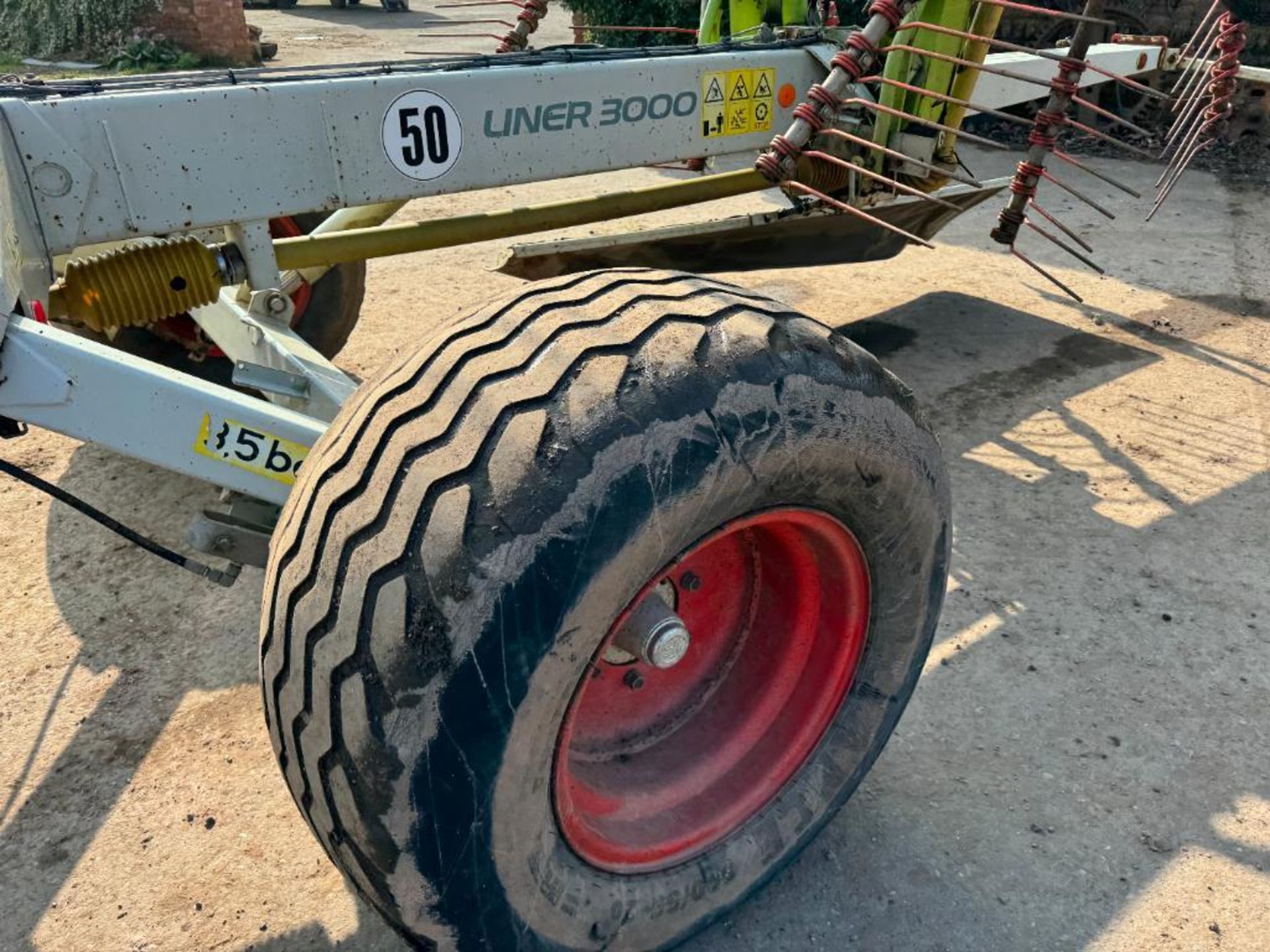 2003 Claas Liner 3000 4 rotor trailed rake, hydraulic folding on 550/55R20 wheels and tyres. Serial - Image 7 of 20